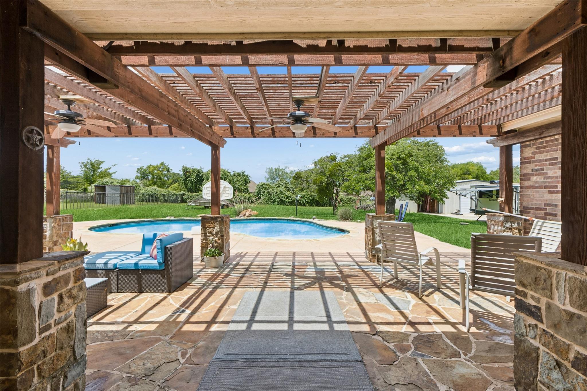 main property photo 22
