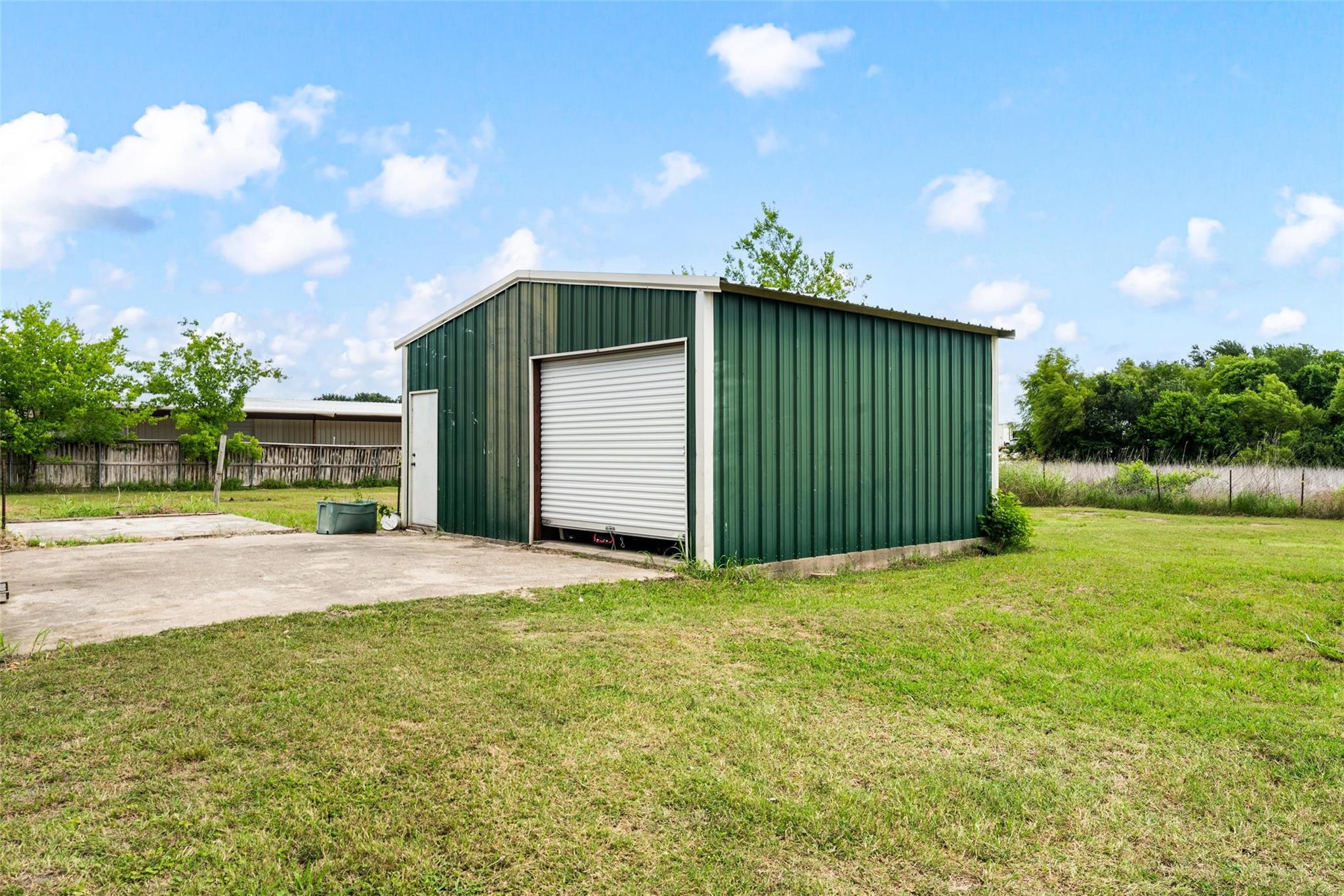 main property photo 25