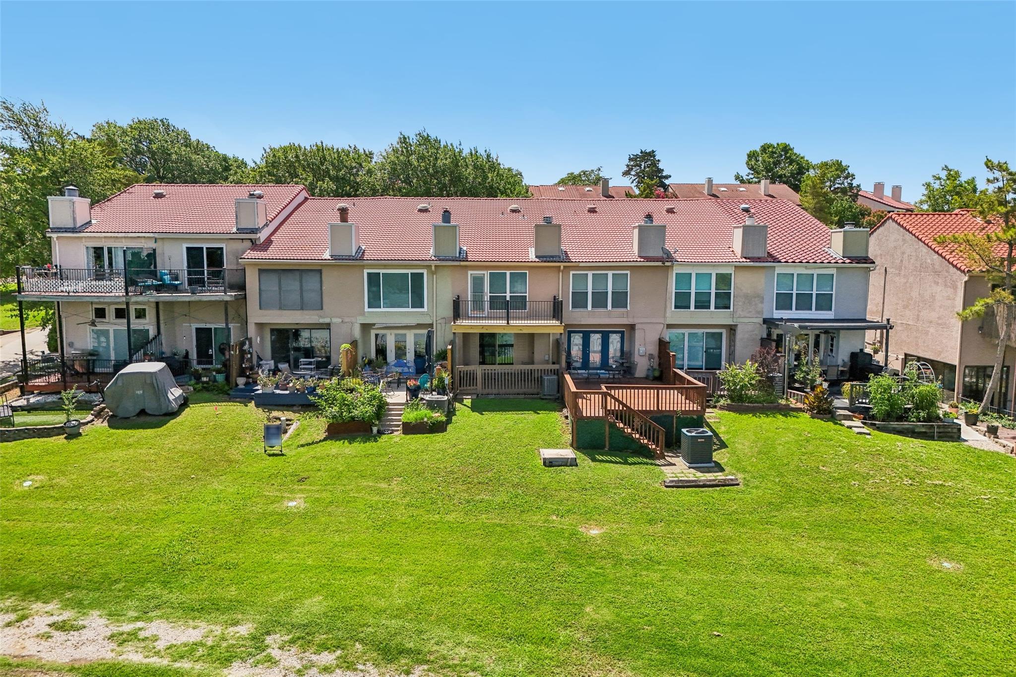main property photo 28