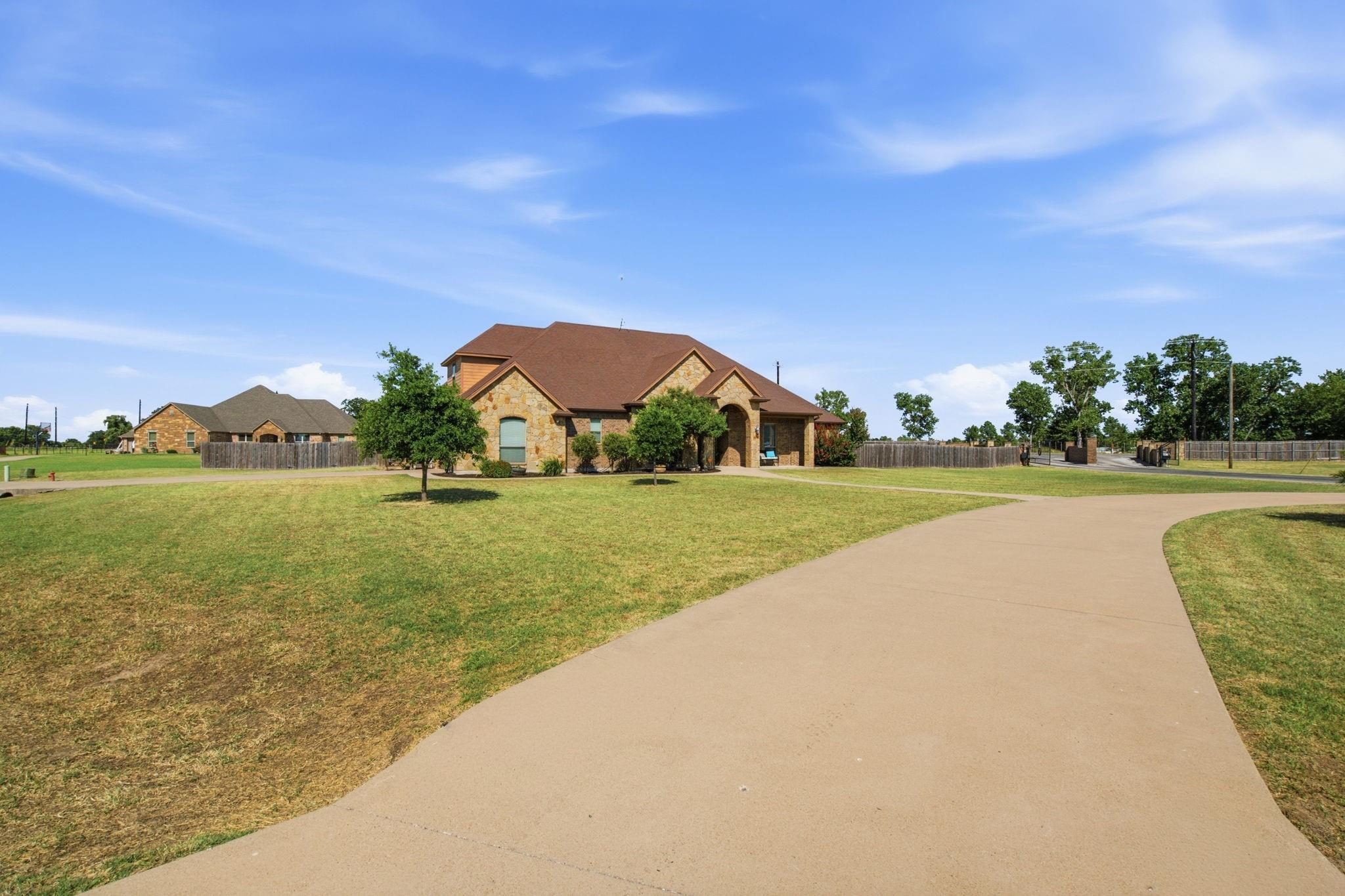 main property photo 4