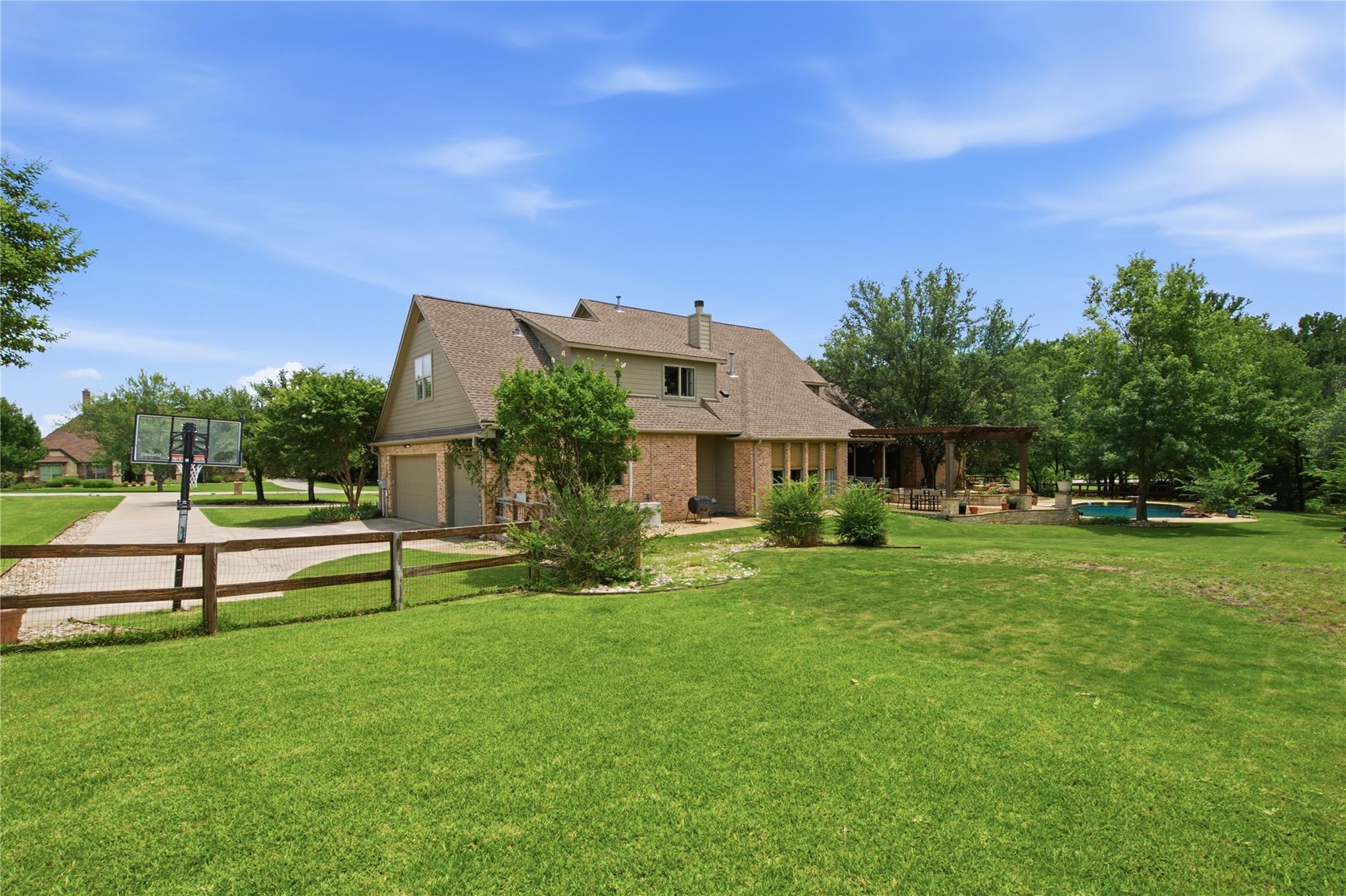 main property photo 19