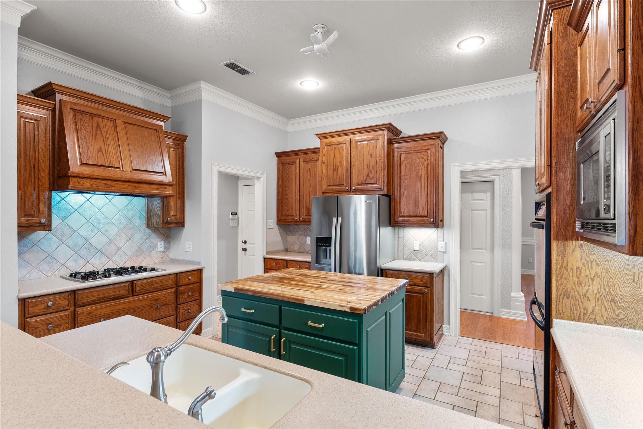 main property photo 17