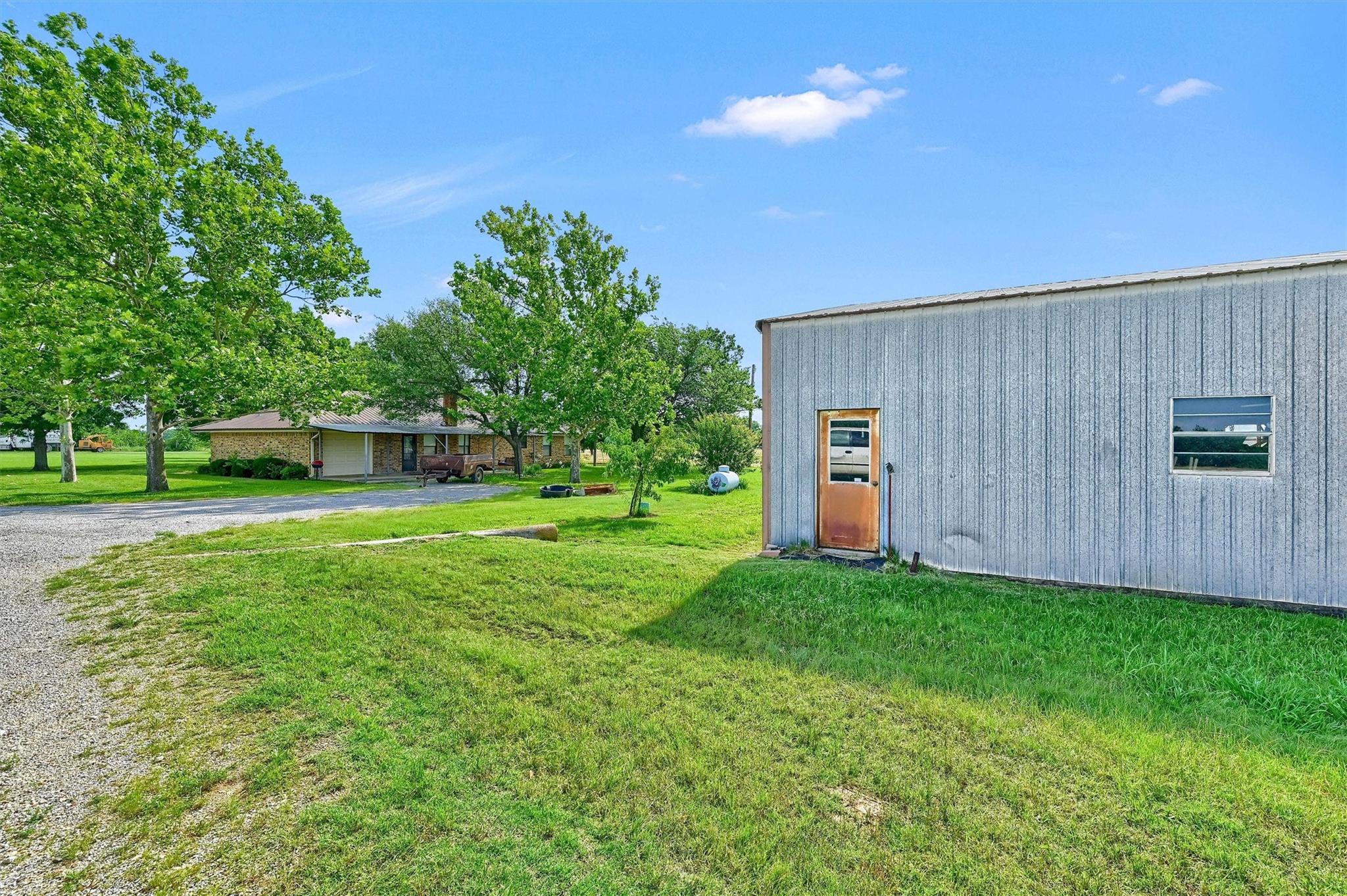 main property photo 11