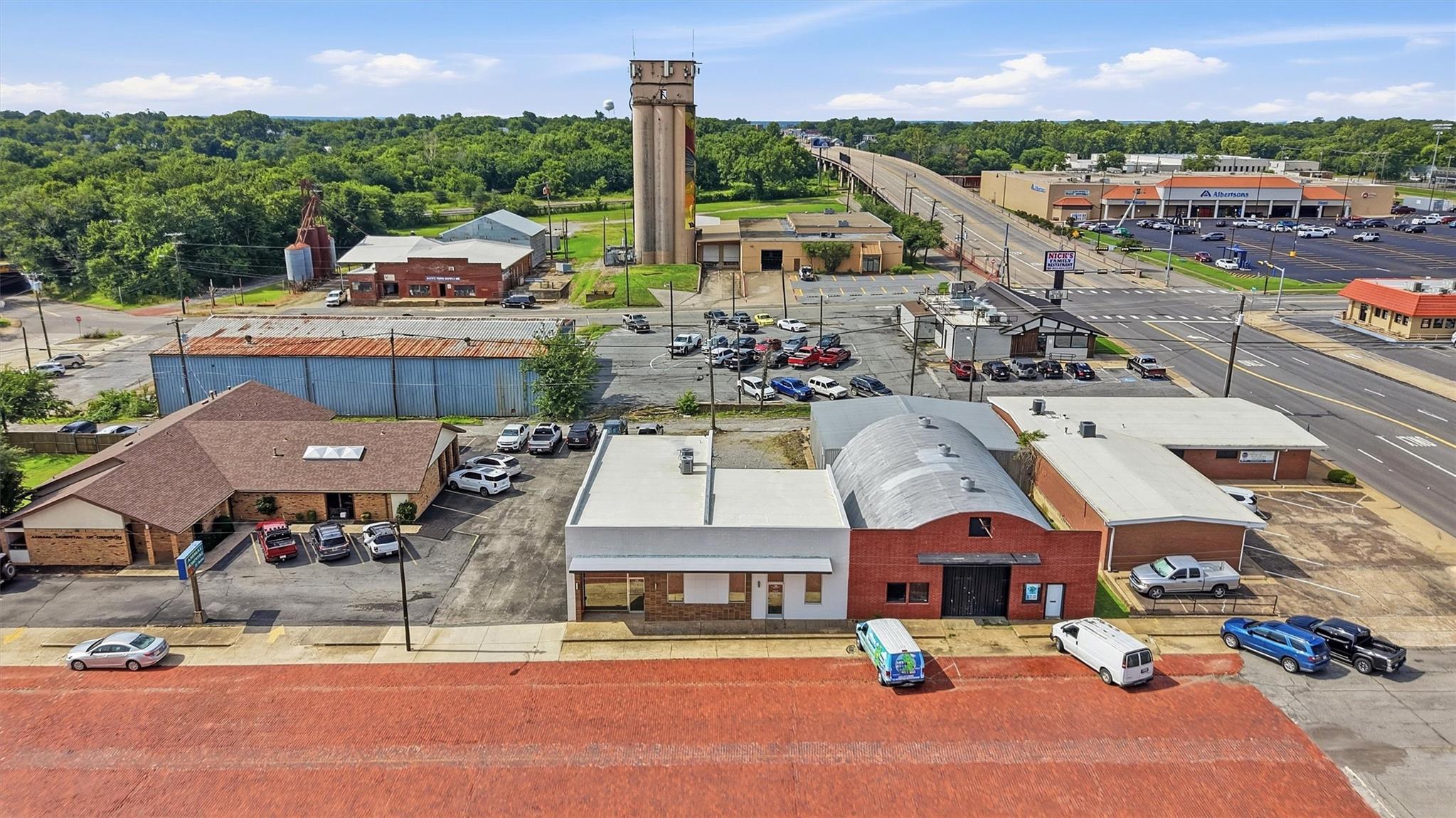 main property photo 39