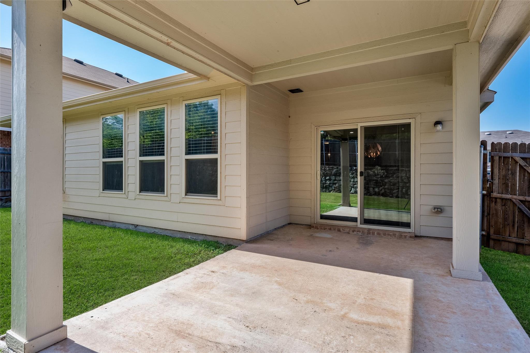 main property photo 28