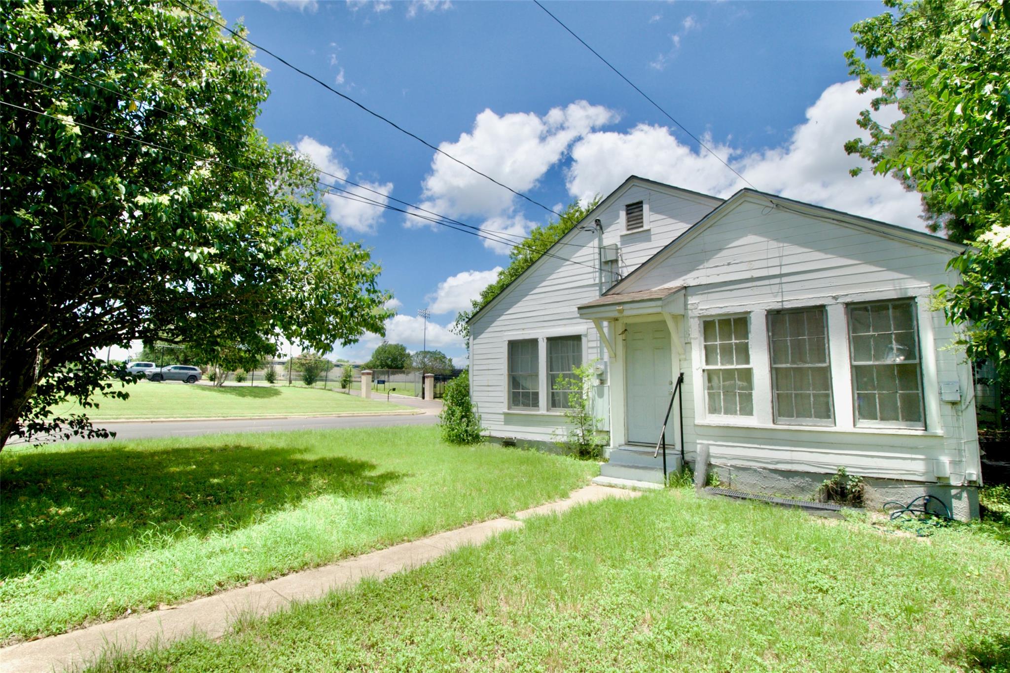 main property photo 13