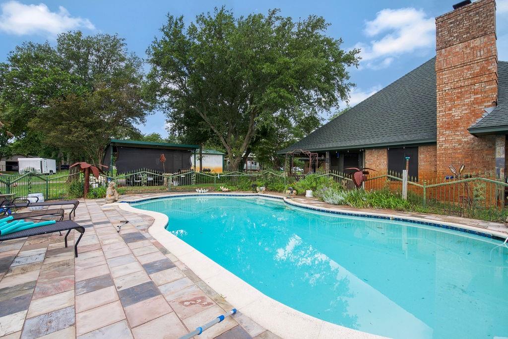 main property photo 31