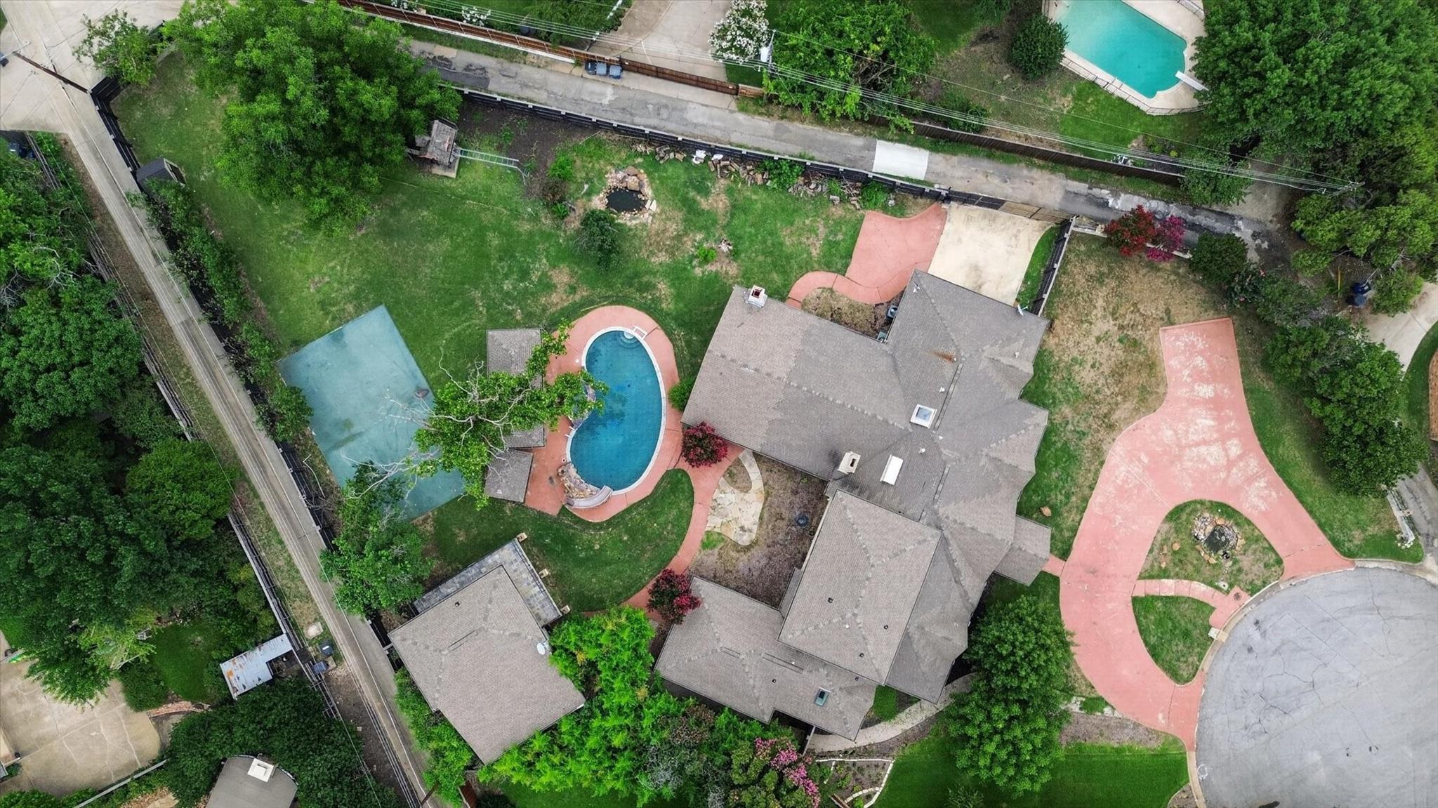 main property photo 37