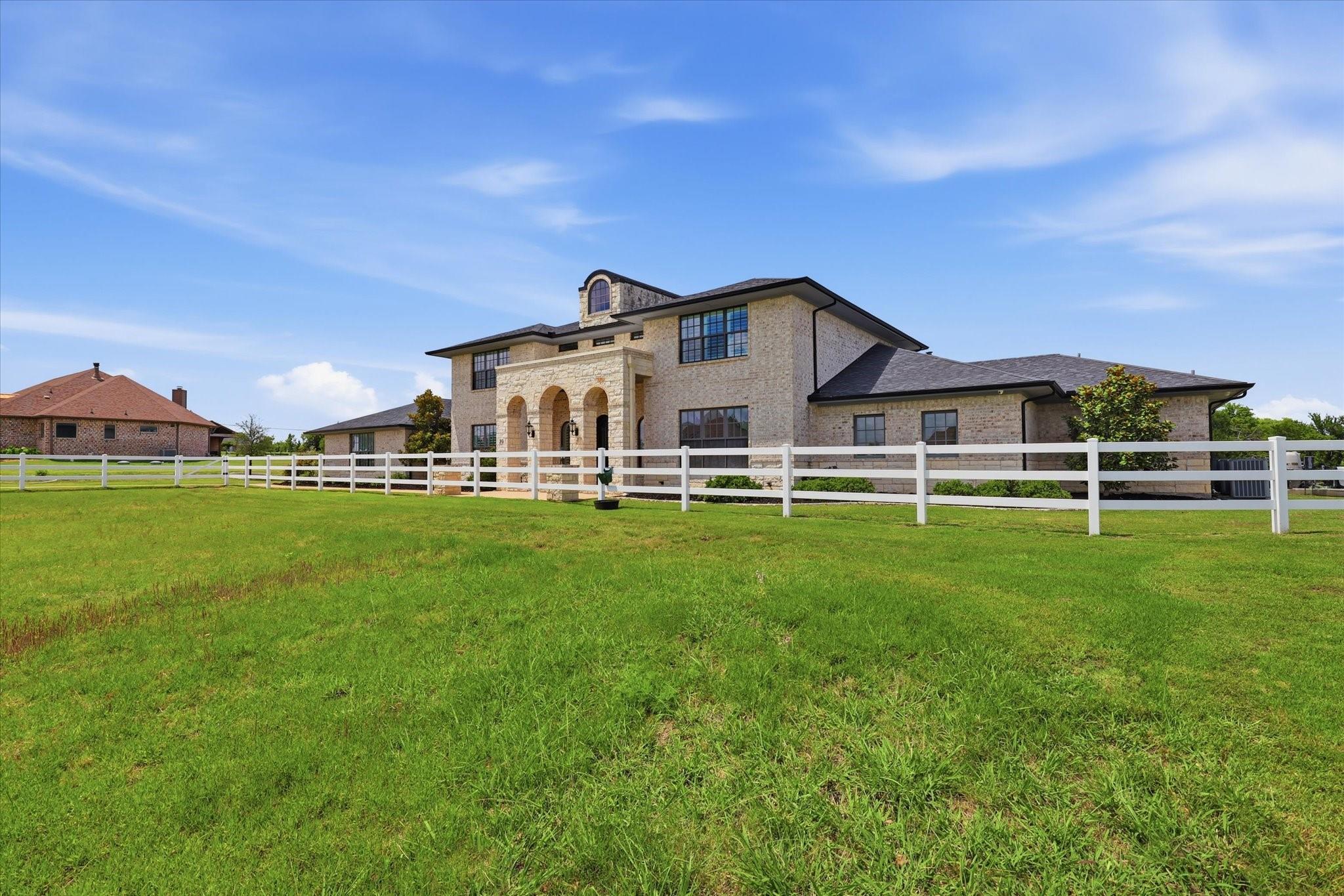 main property photo 3
