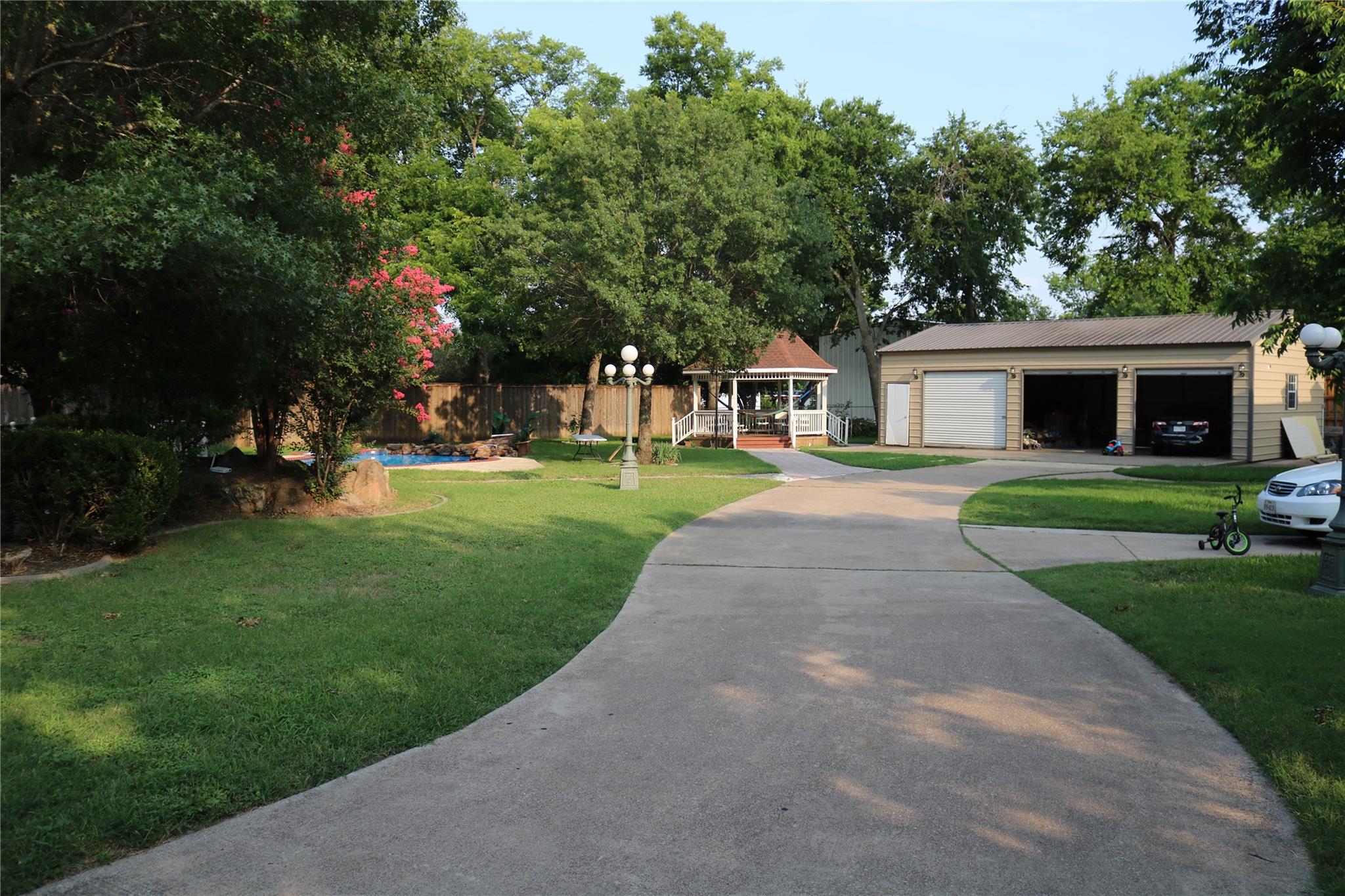 main property photo 3