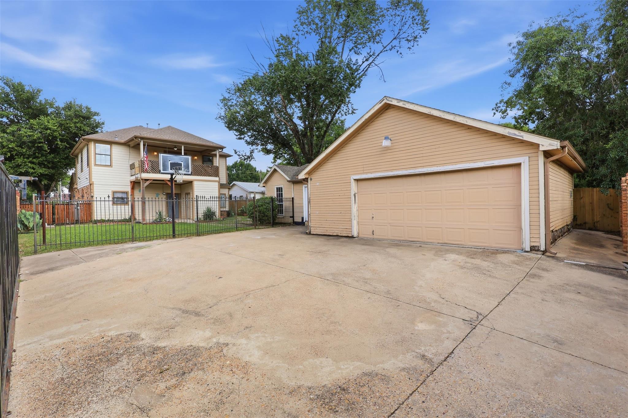 main property photo 34