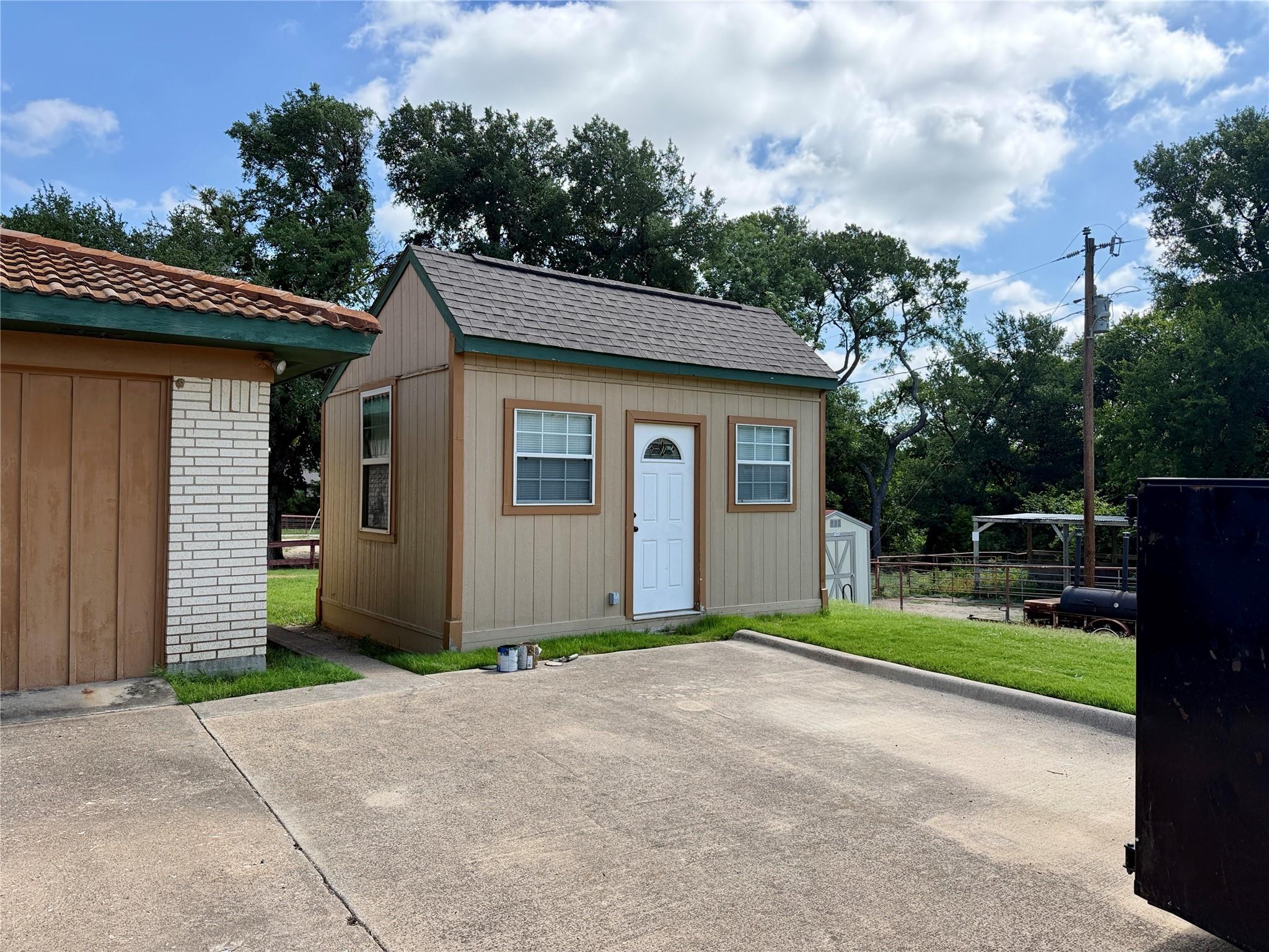 main property photo 8