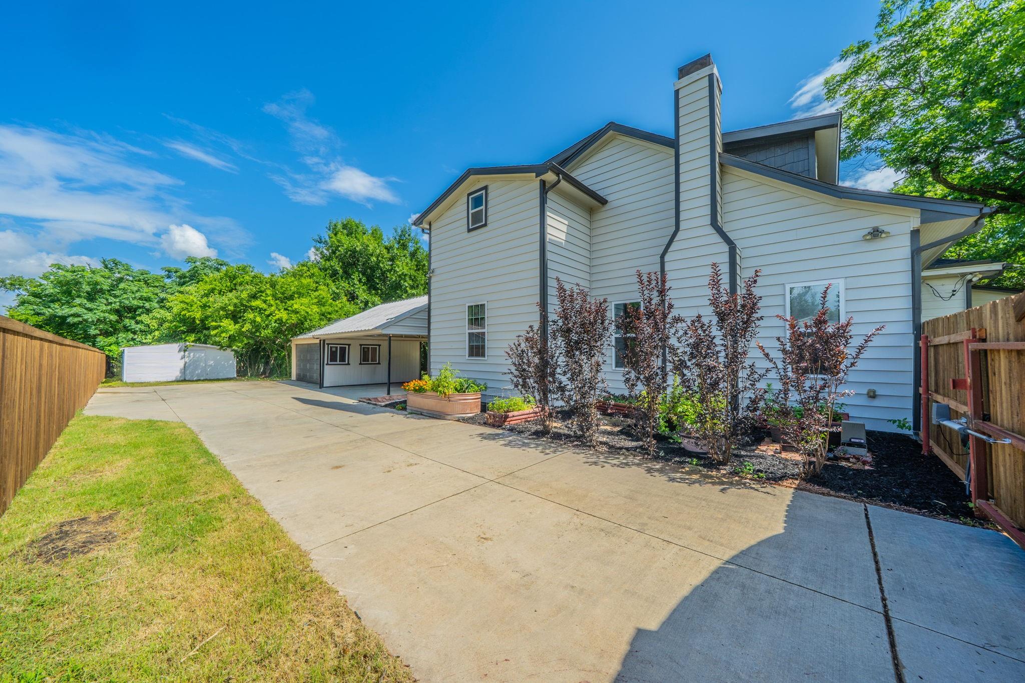 main property photo 25