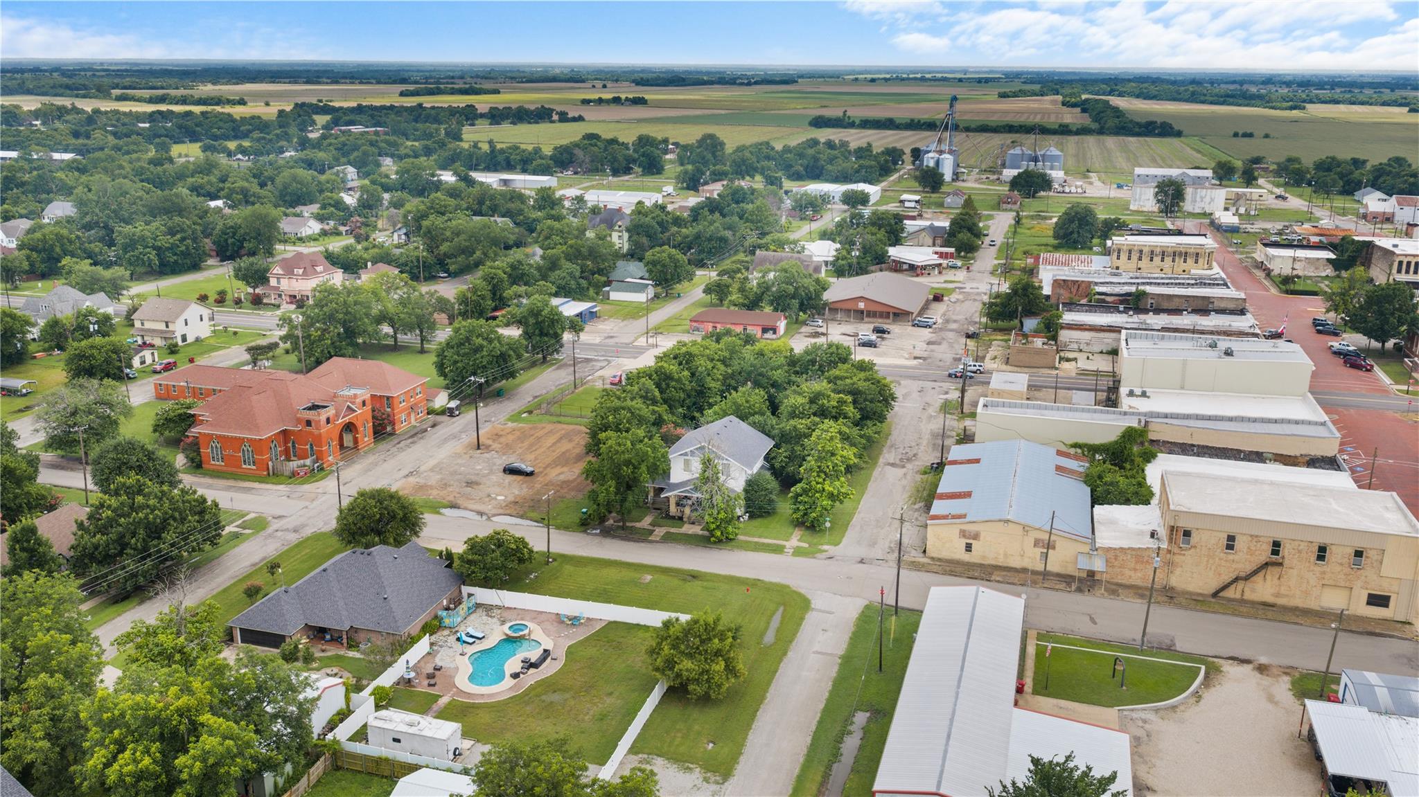 main property photo 23