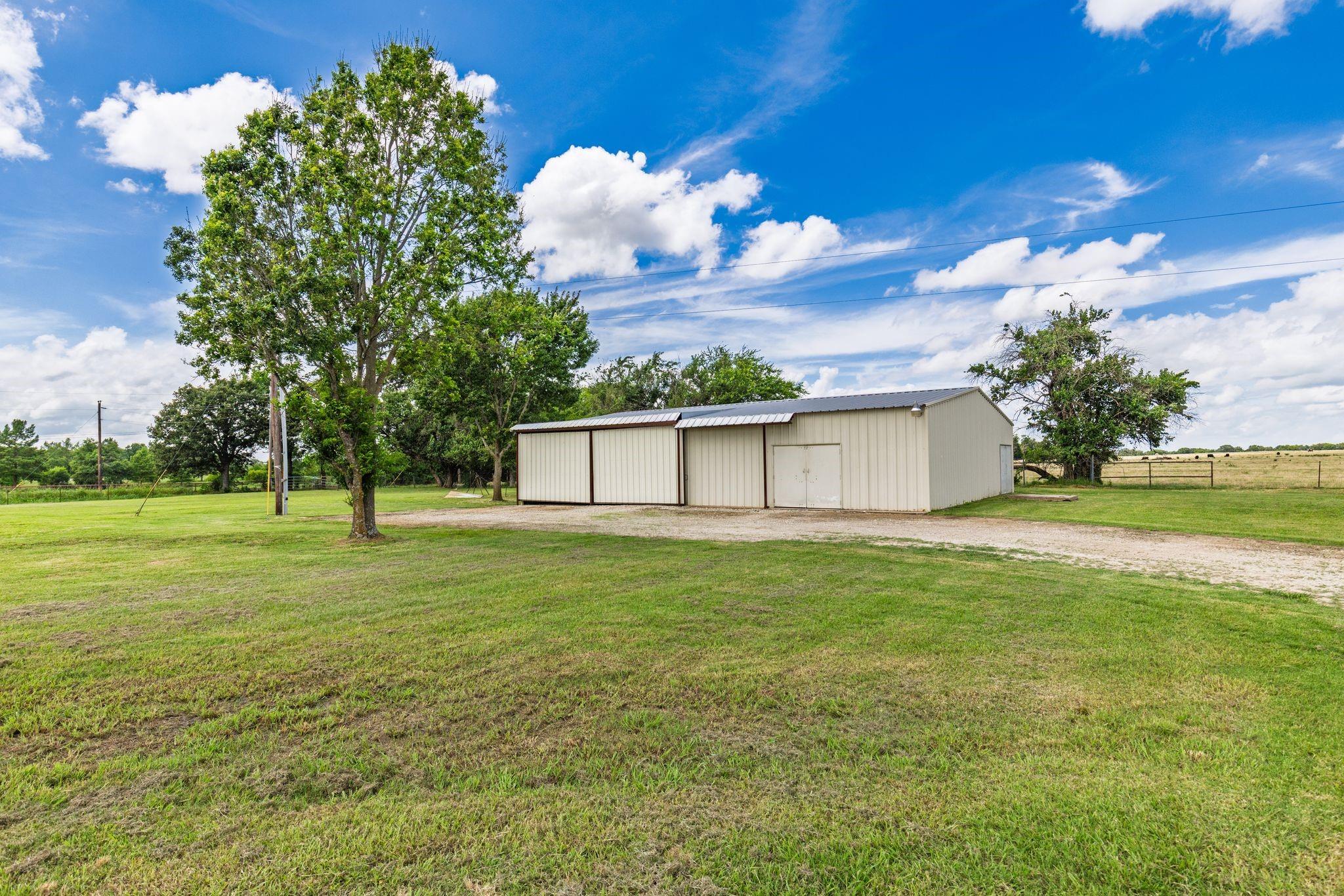 main property photo 32