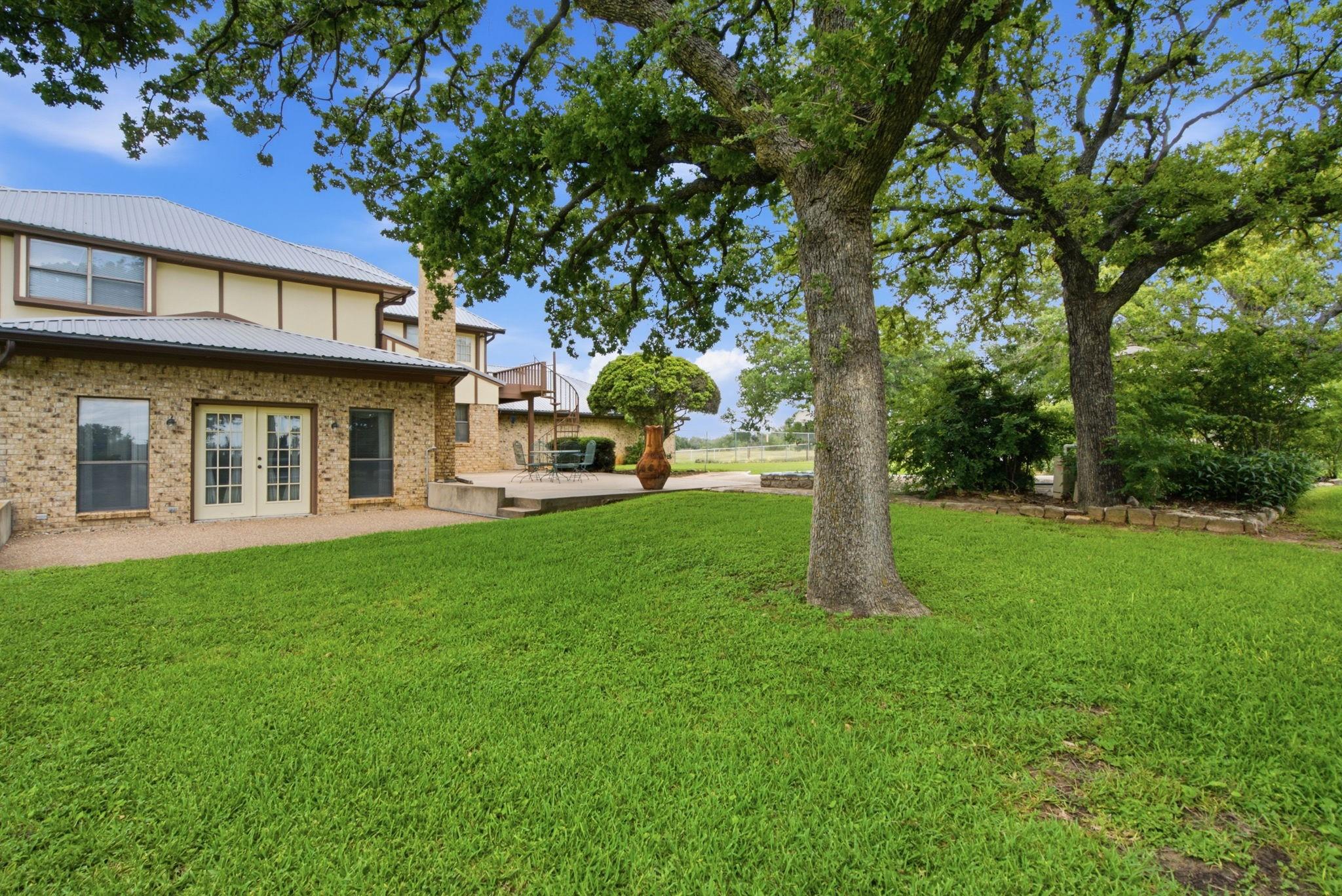main property photo 6