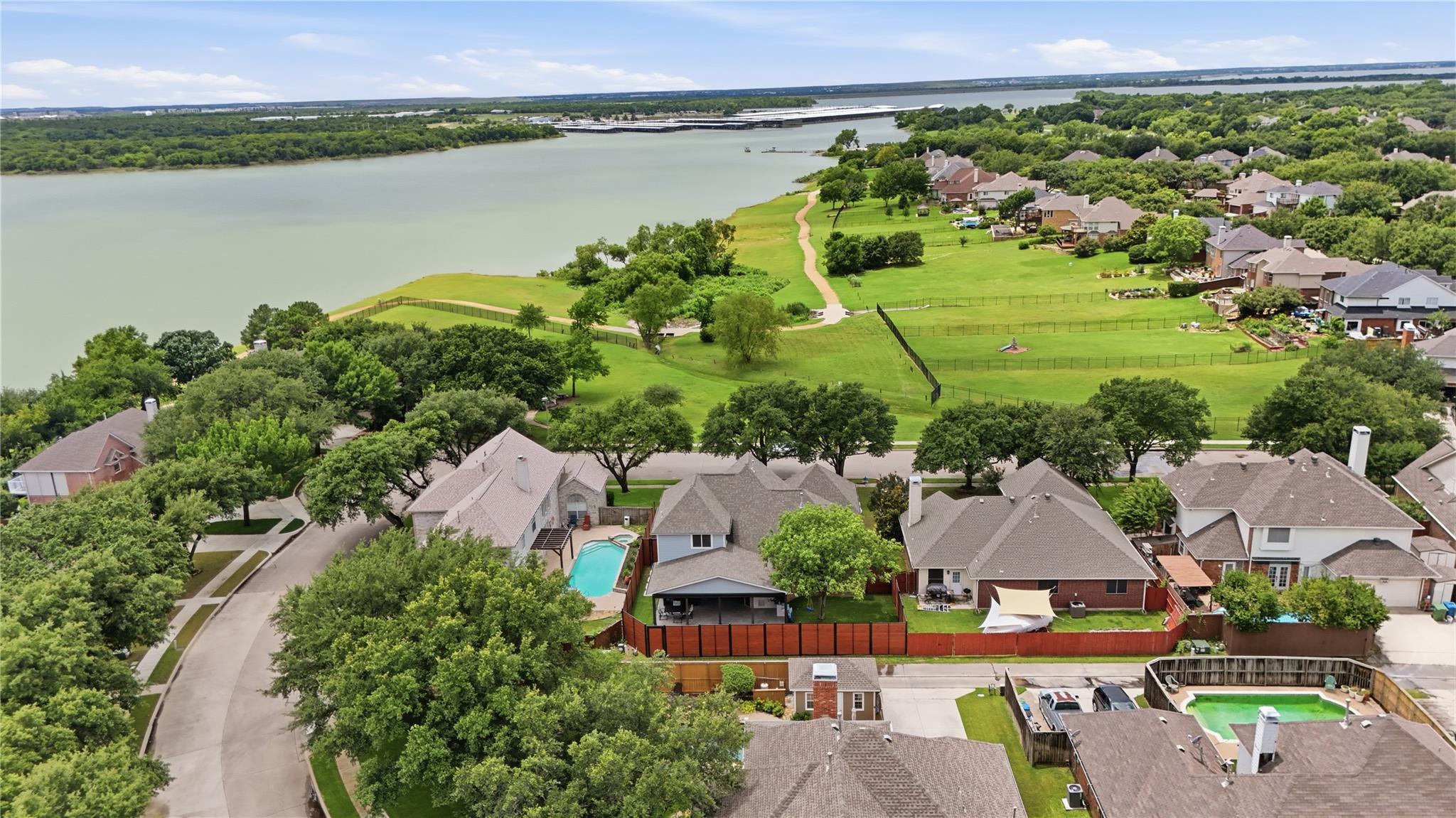 main property photo 28