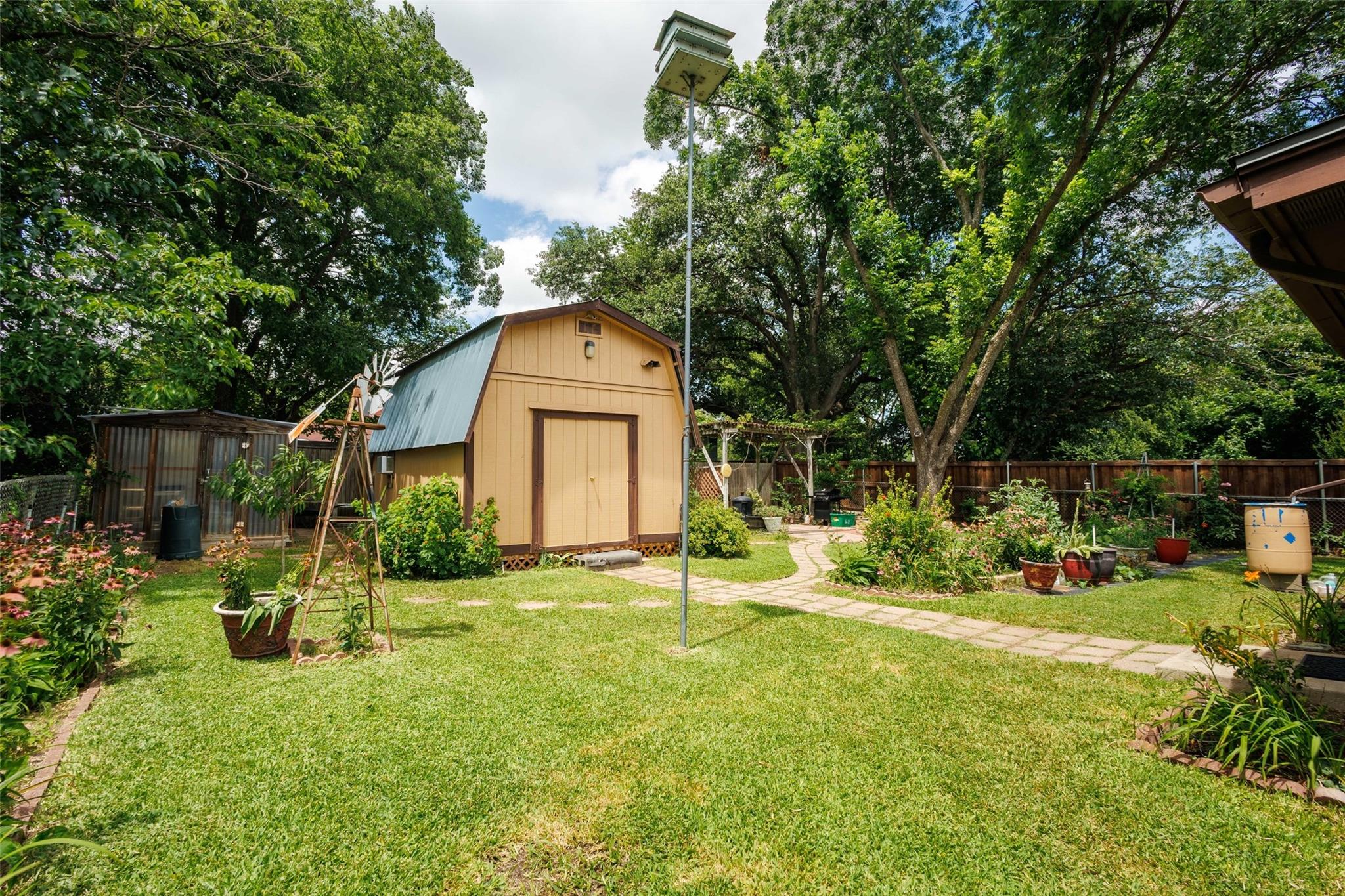 main property photo 27