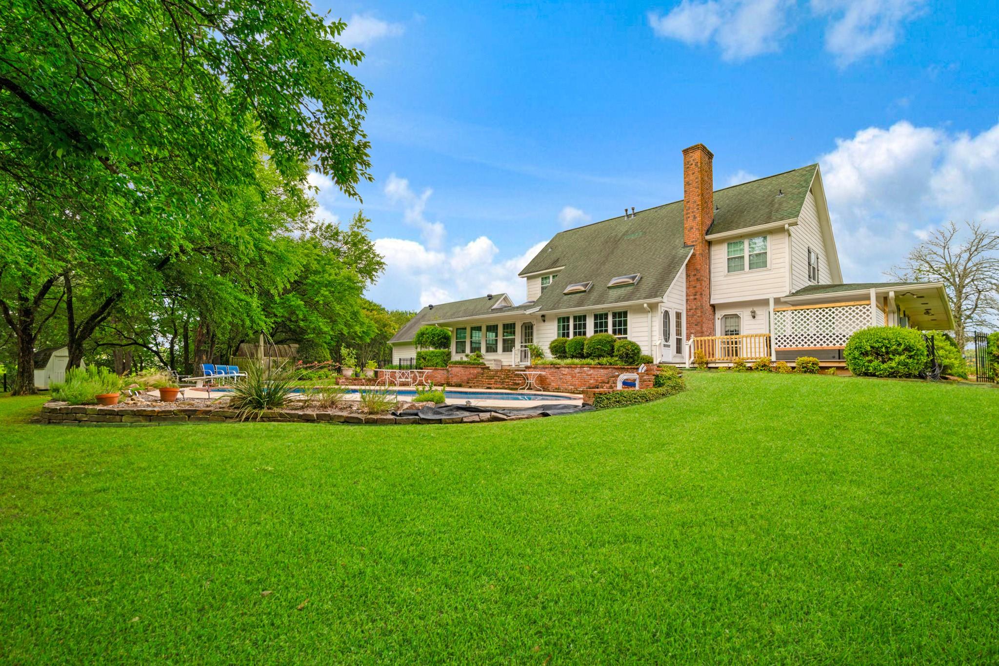 main property photo 28