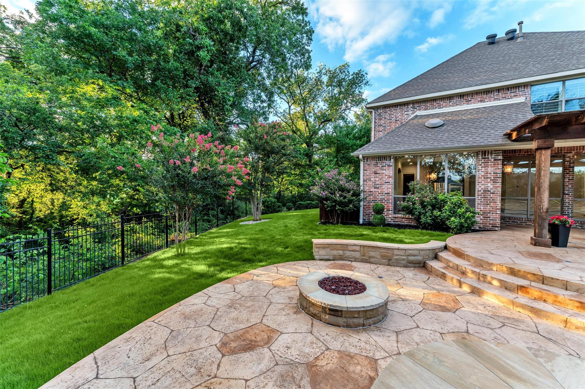 main property photo 23