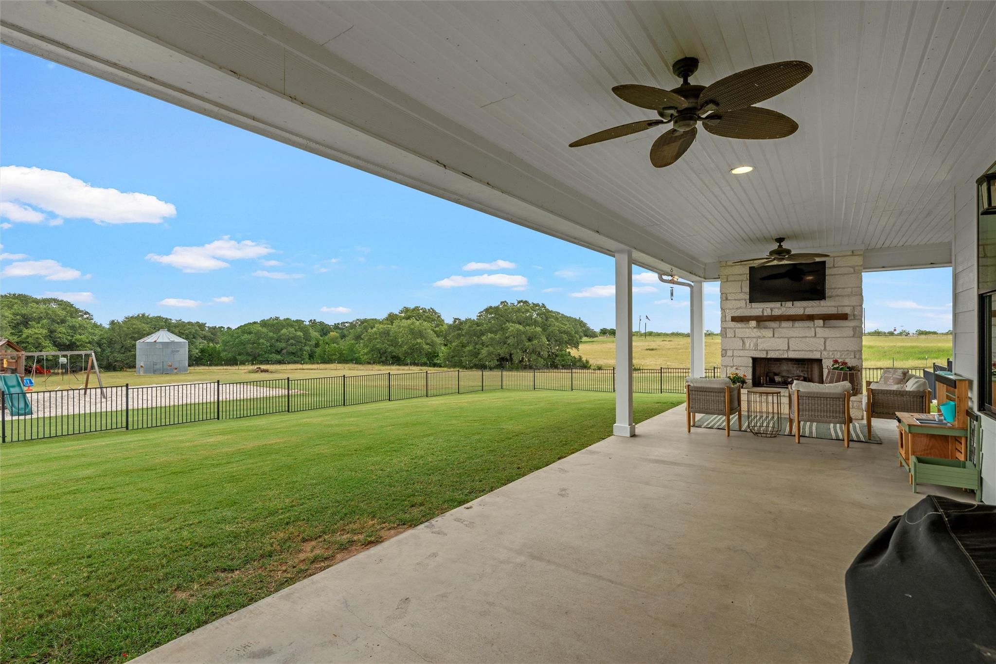 main property photo 34