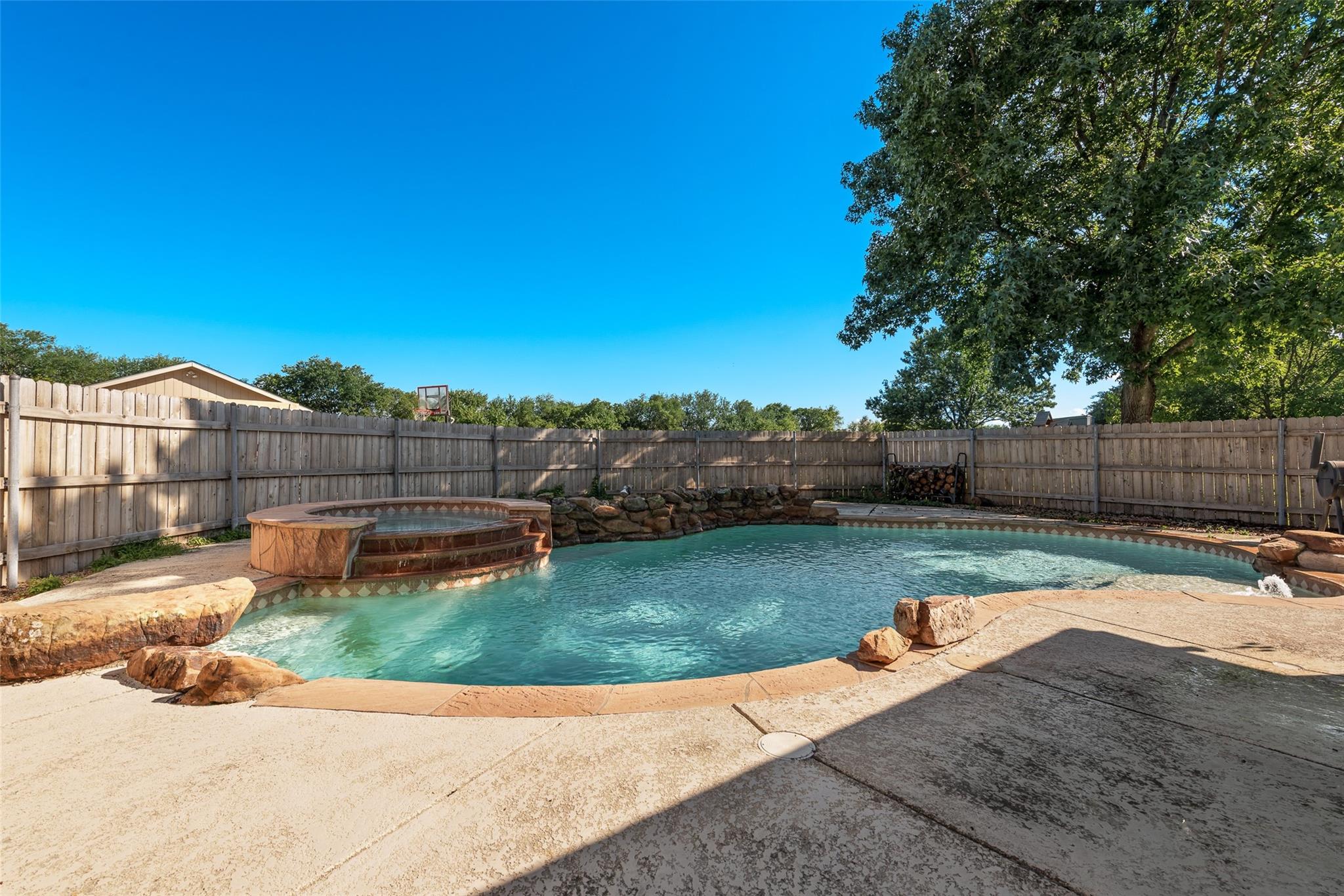 main property photo 18