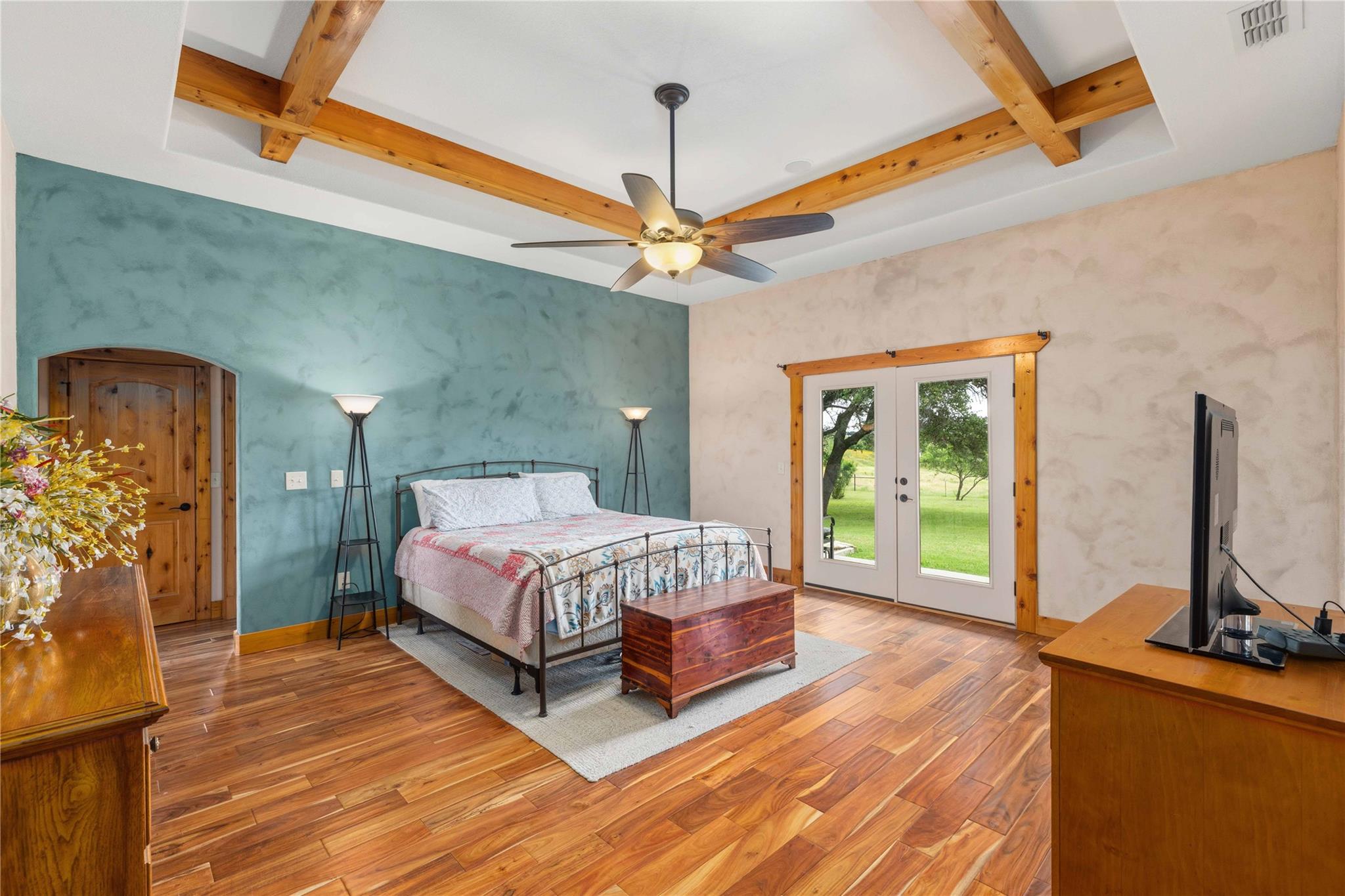 main property photo 16