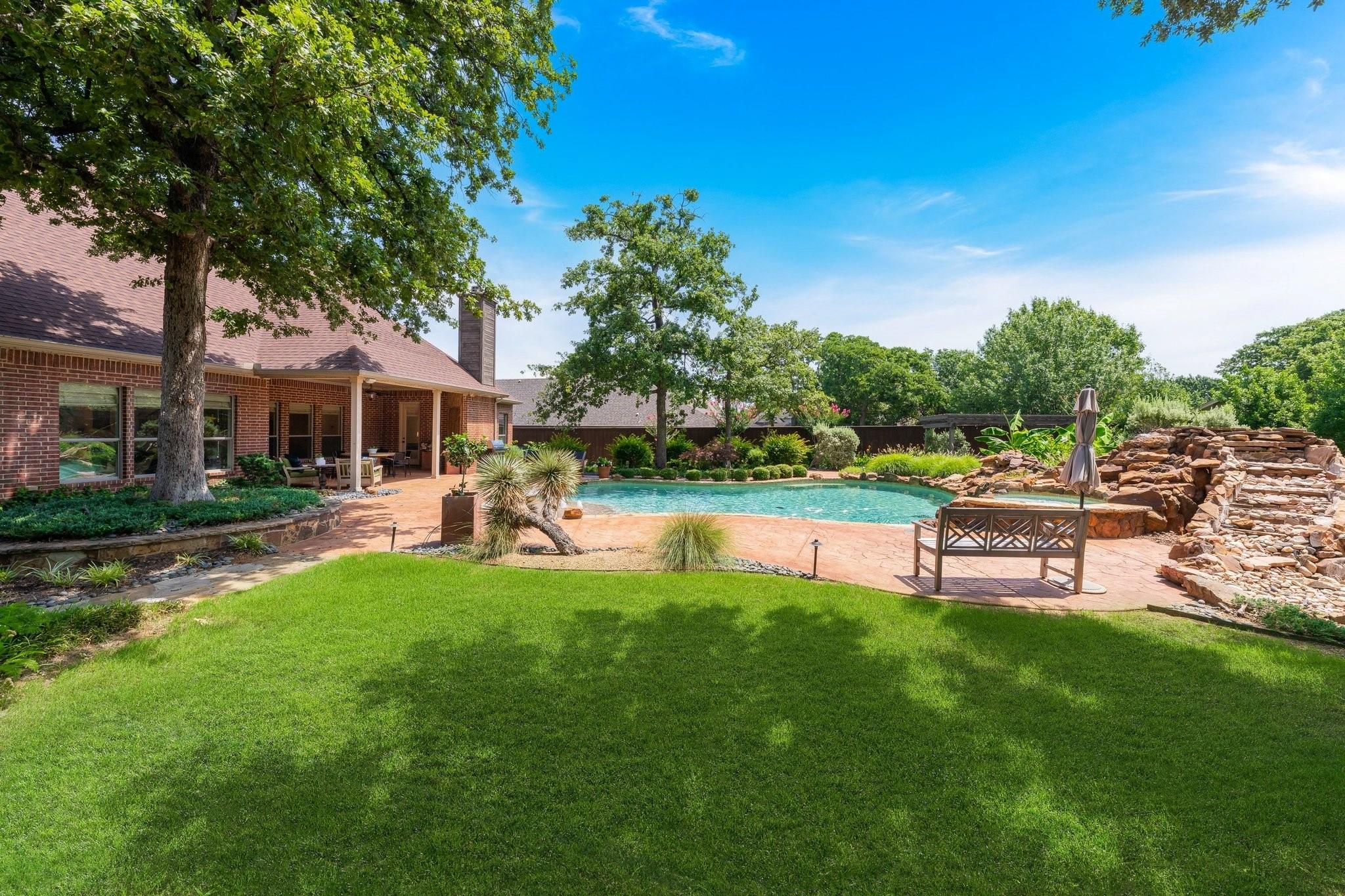 main property photo 32