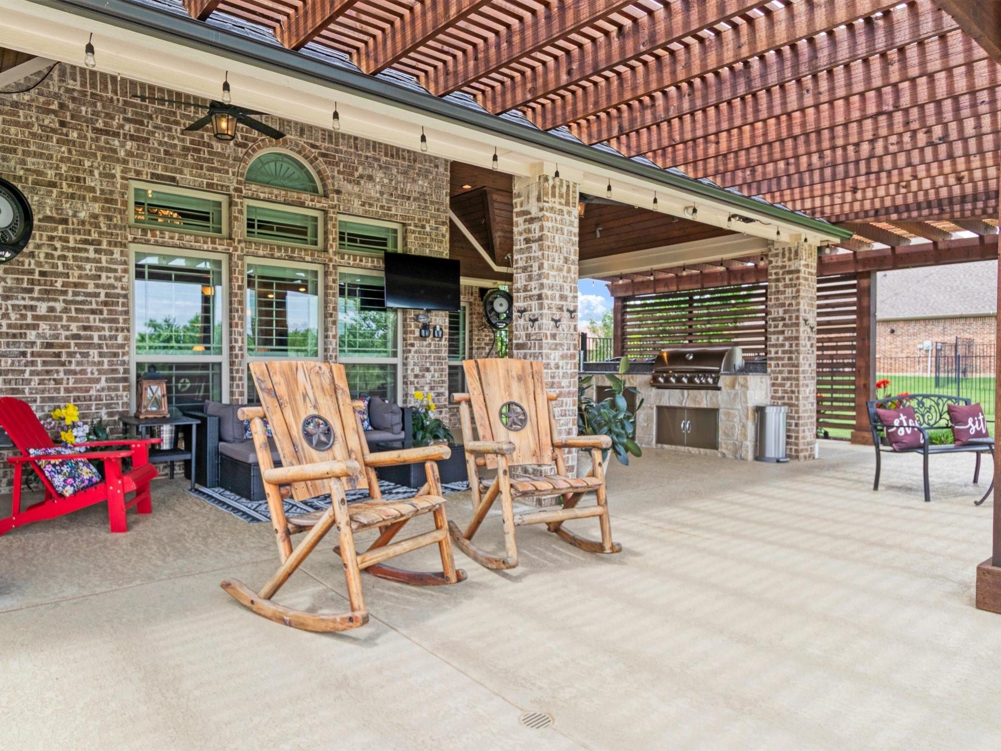 main property photo 32