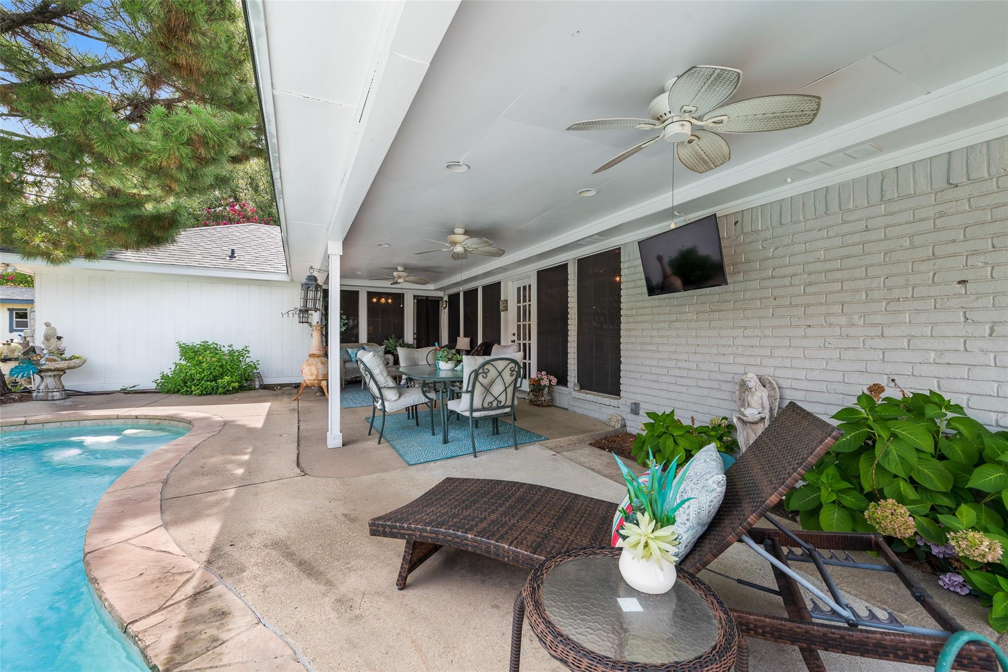 main property photo 32