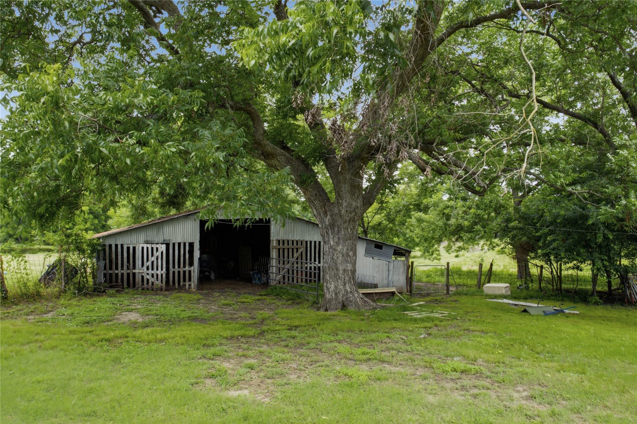 main property photo 23