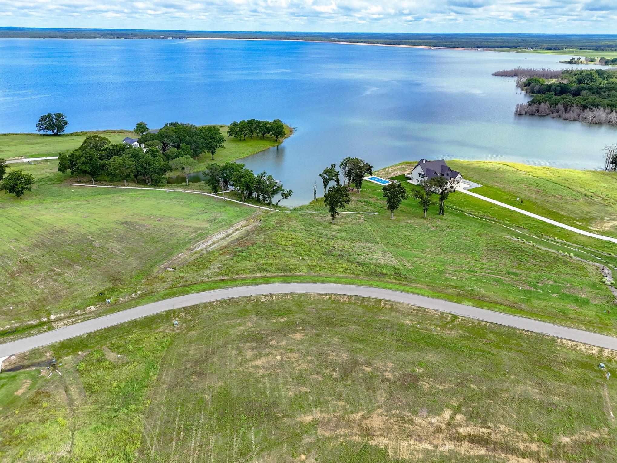 main property photo 6