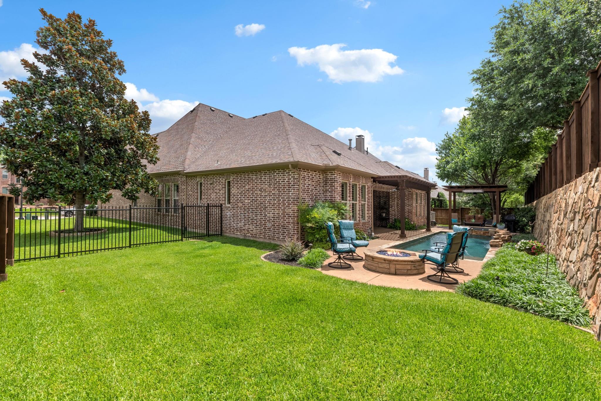 main property photo 28