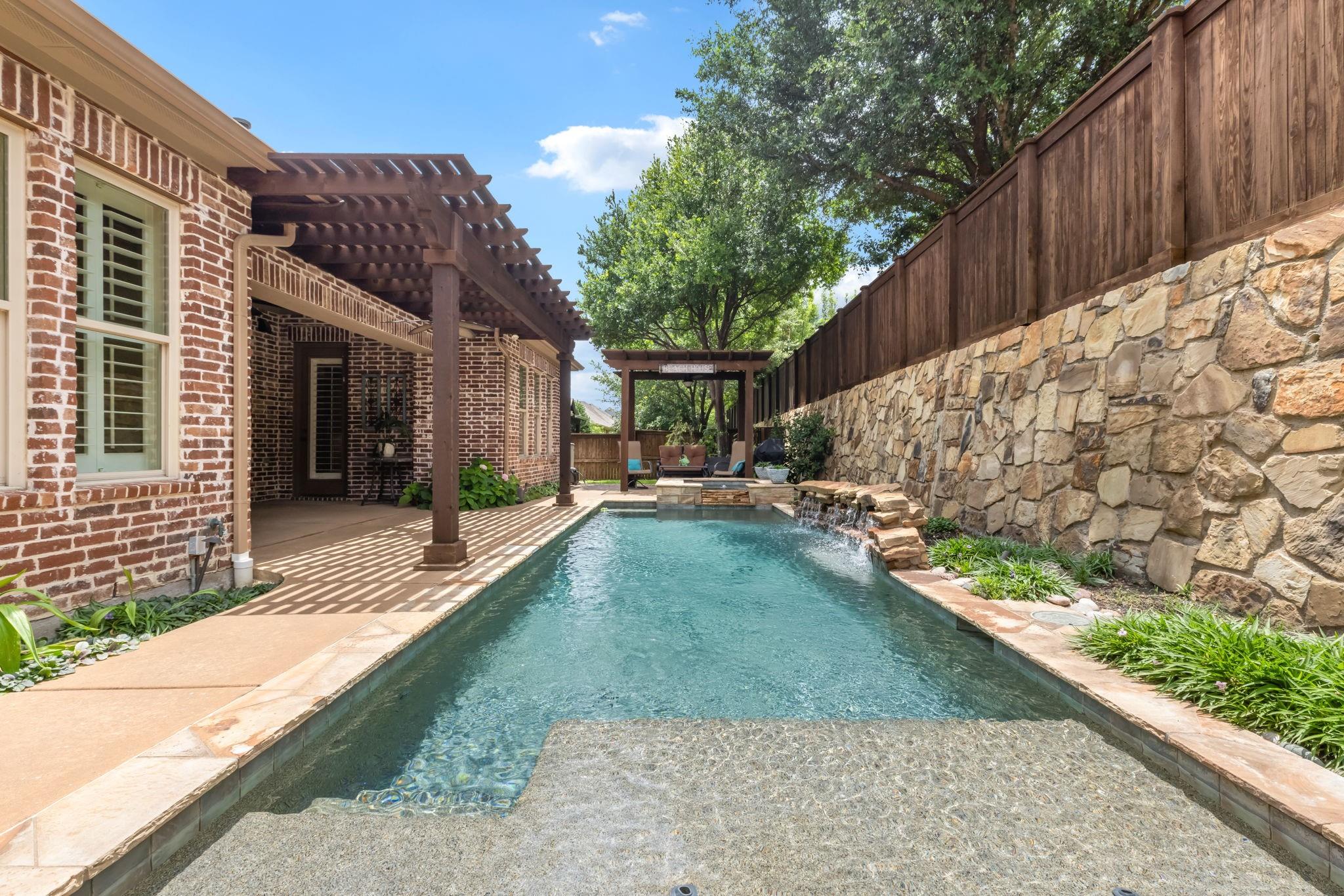 main property photo 33