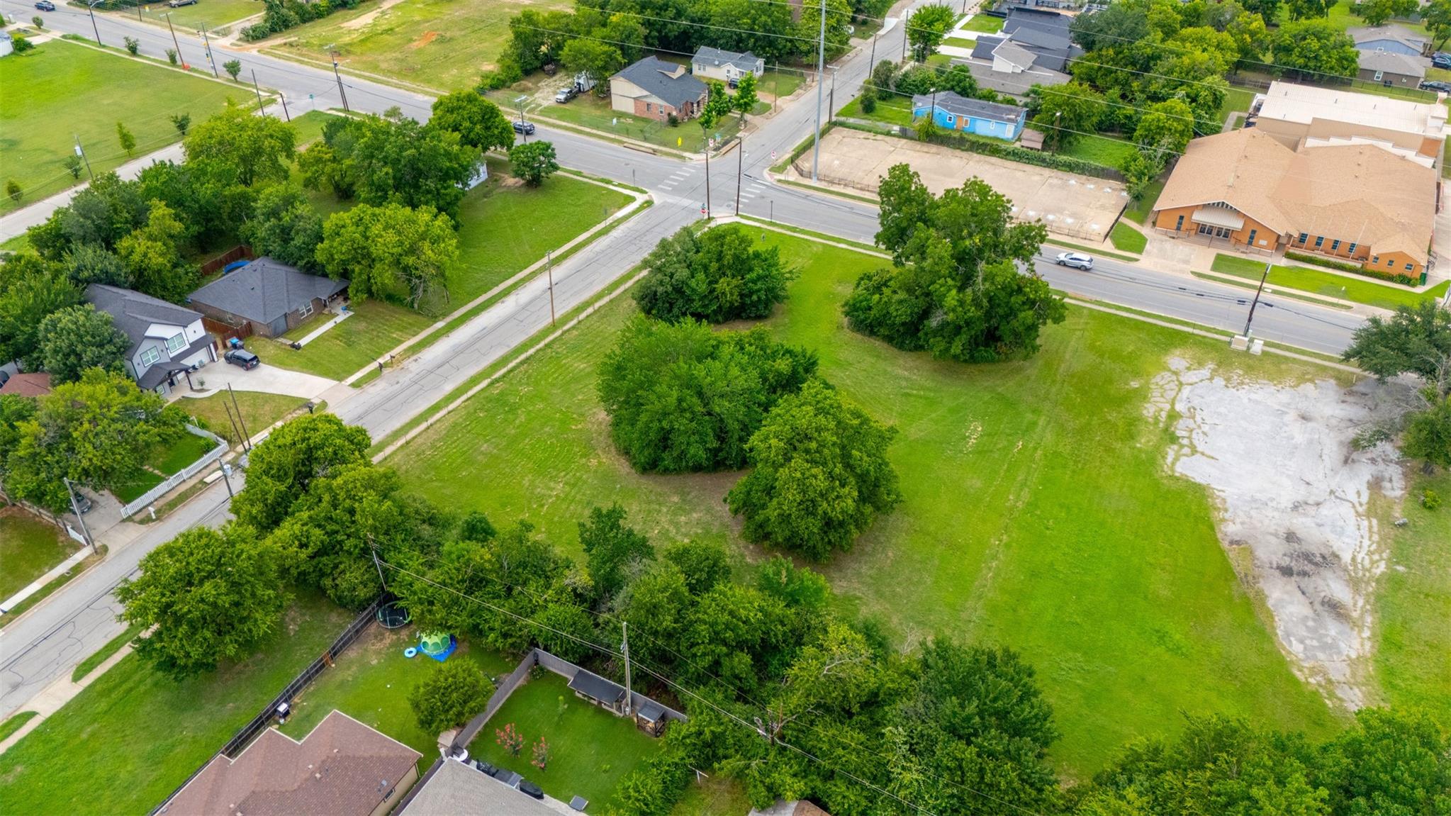 main property photo 11