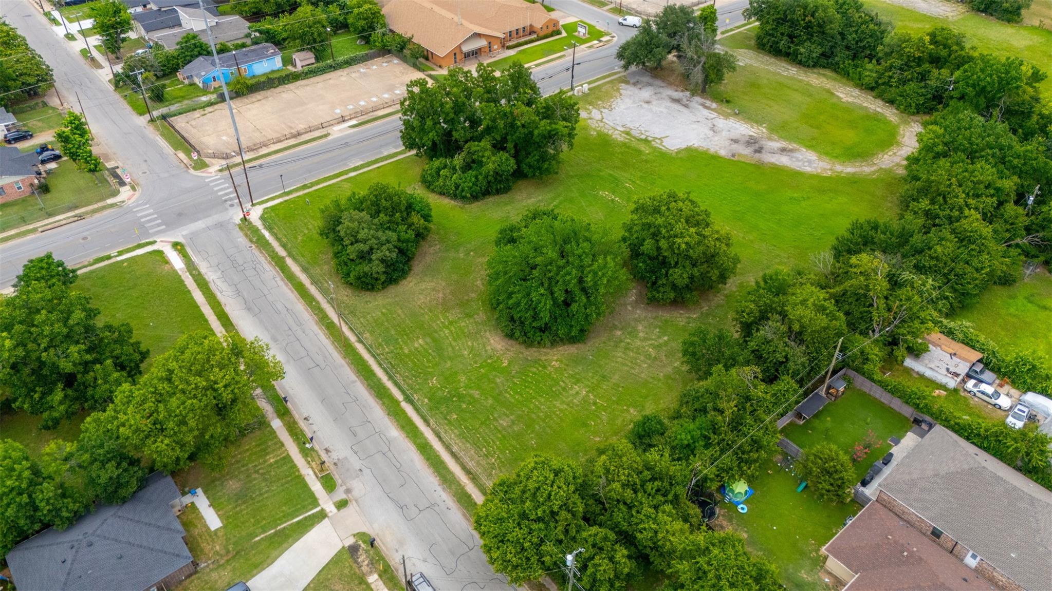 main property photo 13