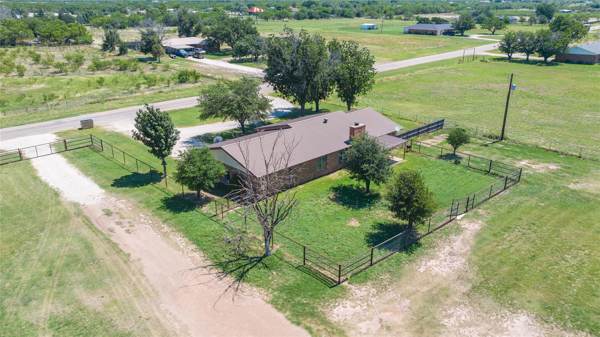 main property photo 3