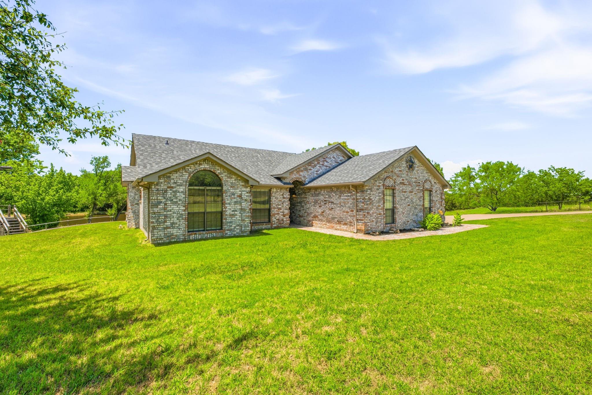 main property photo 5