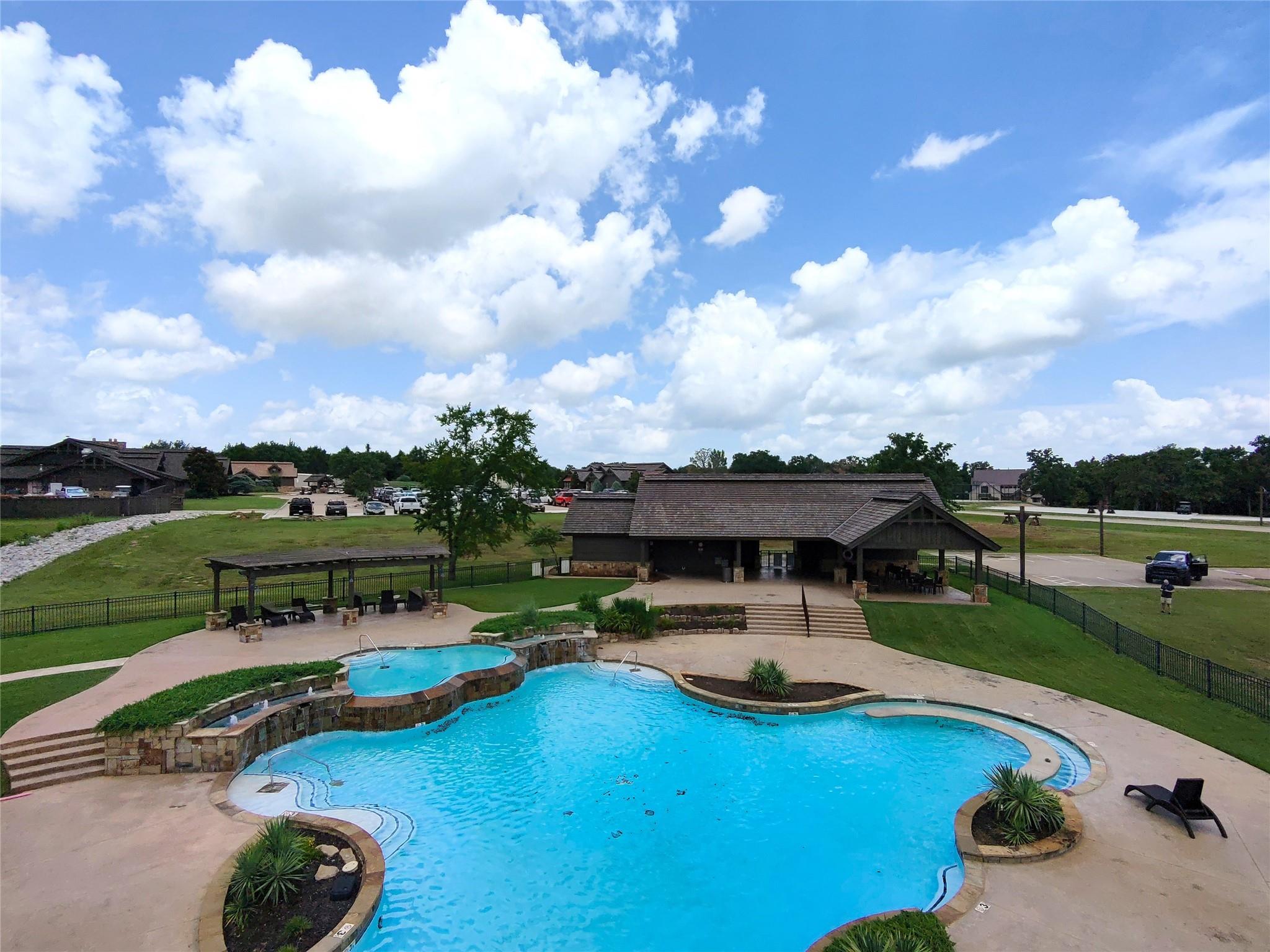 main property photo 39