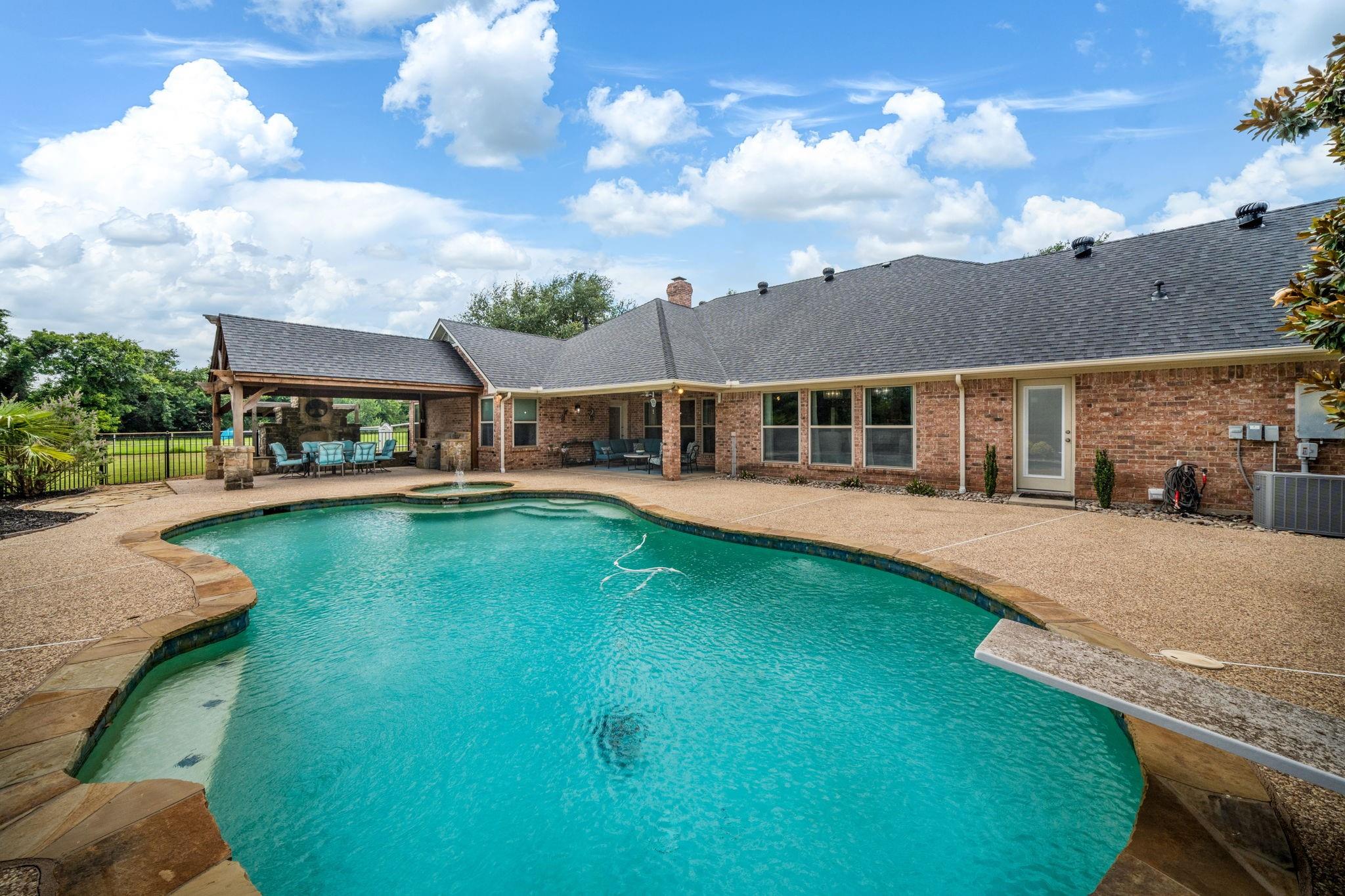 main property photo 30