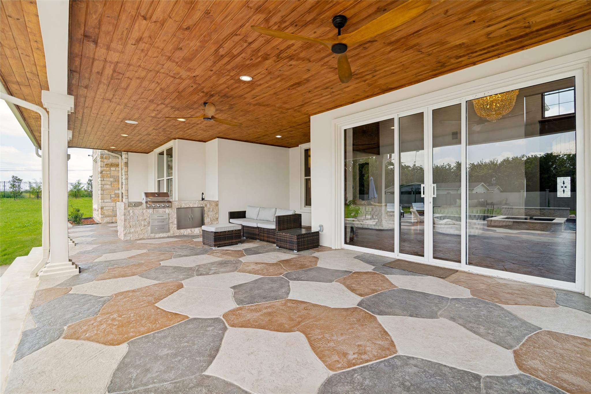 main property photo 30
