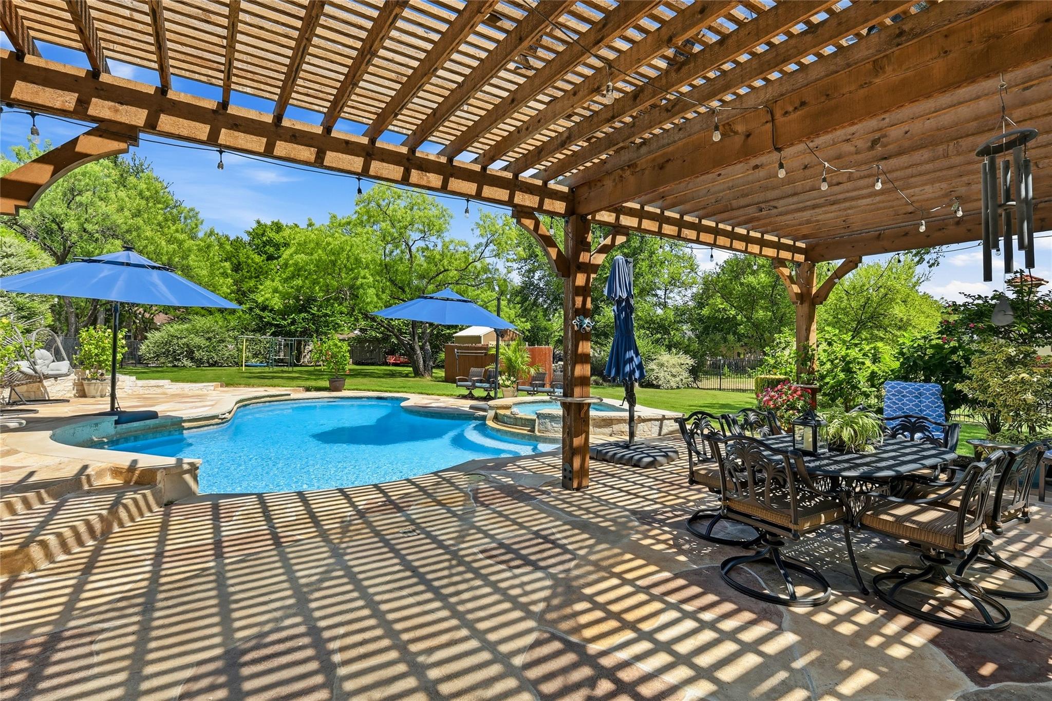 main property photo 30