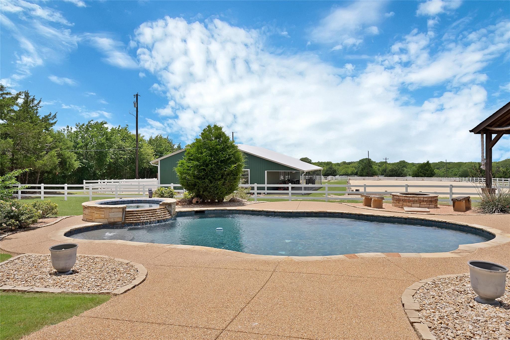 main property photo 32