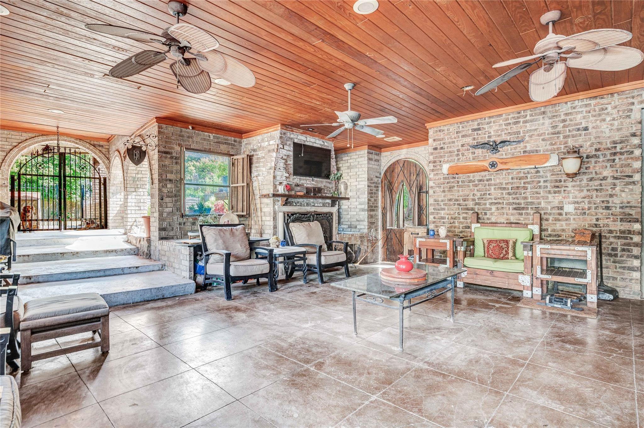 main property photo 19