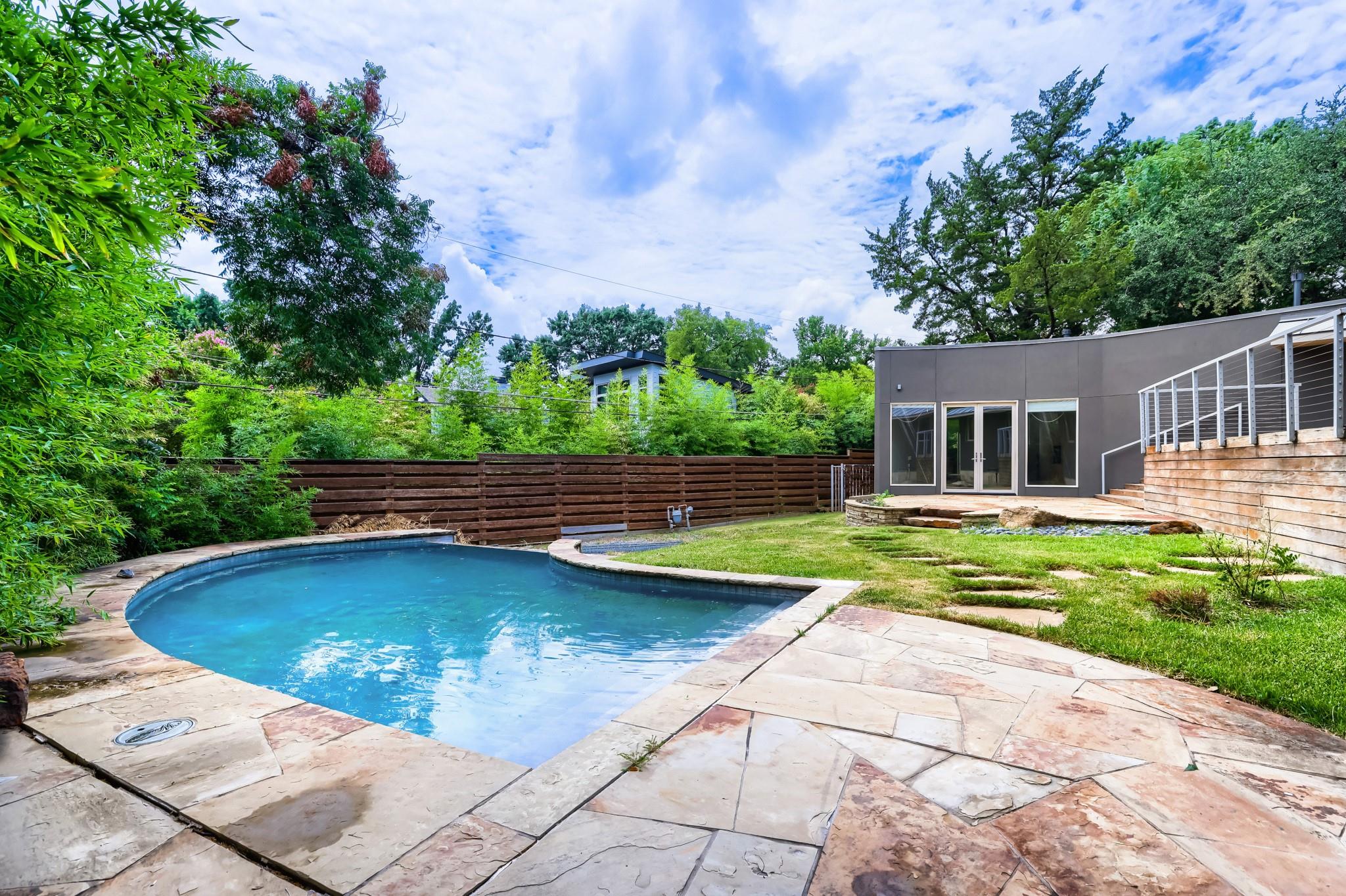 main property photo 23