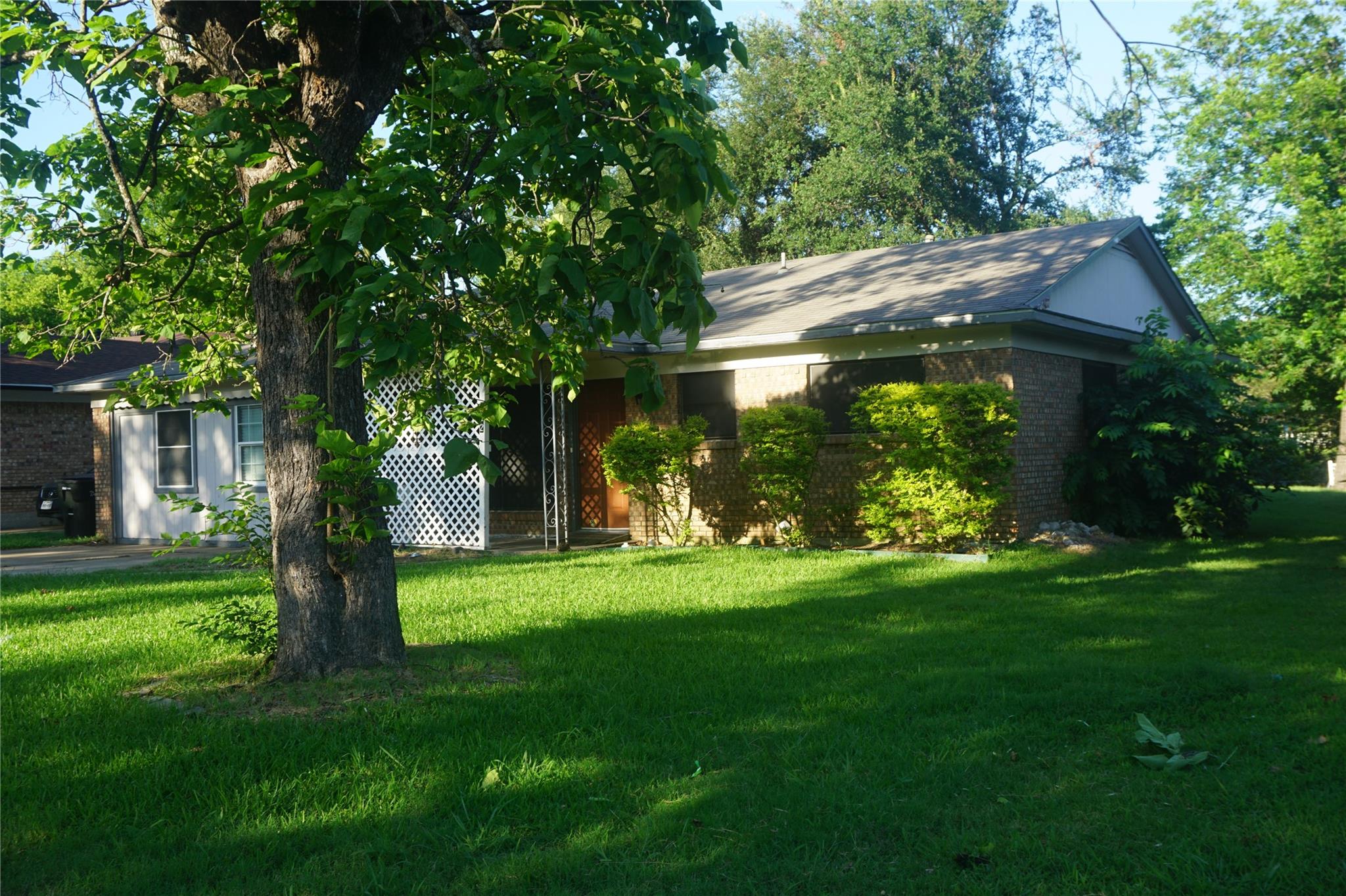 main property photo 23