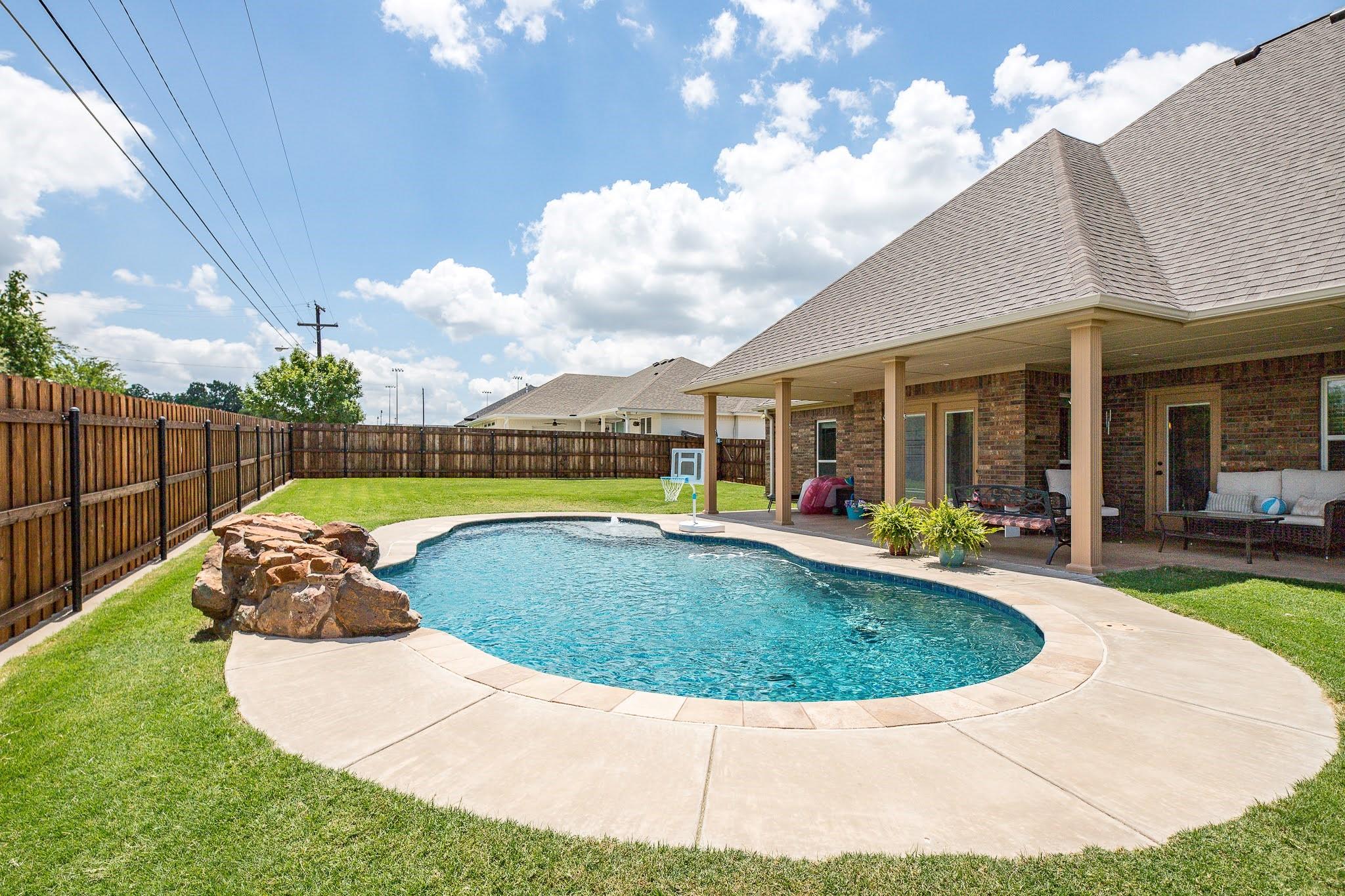 main property photo 10