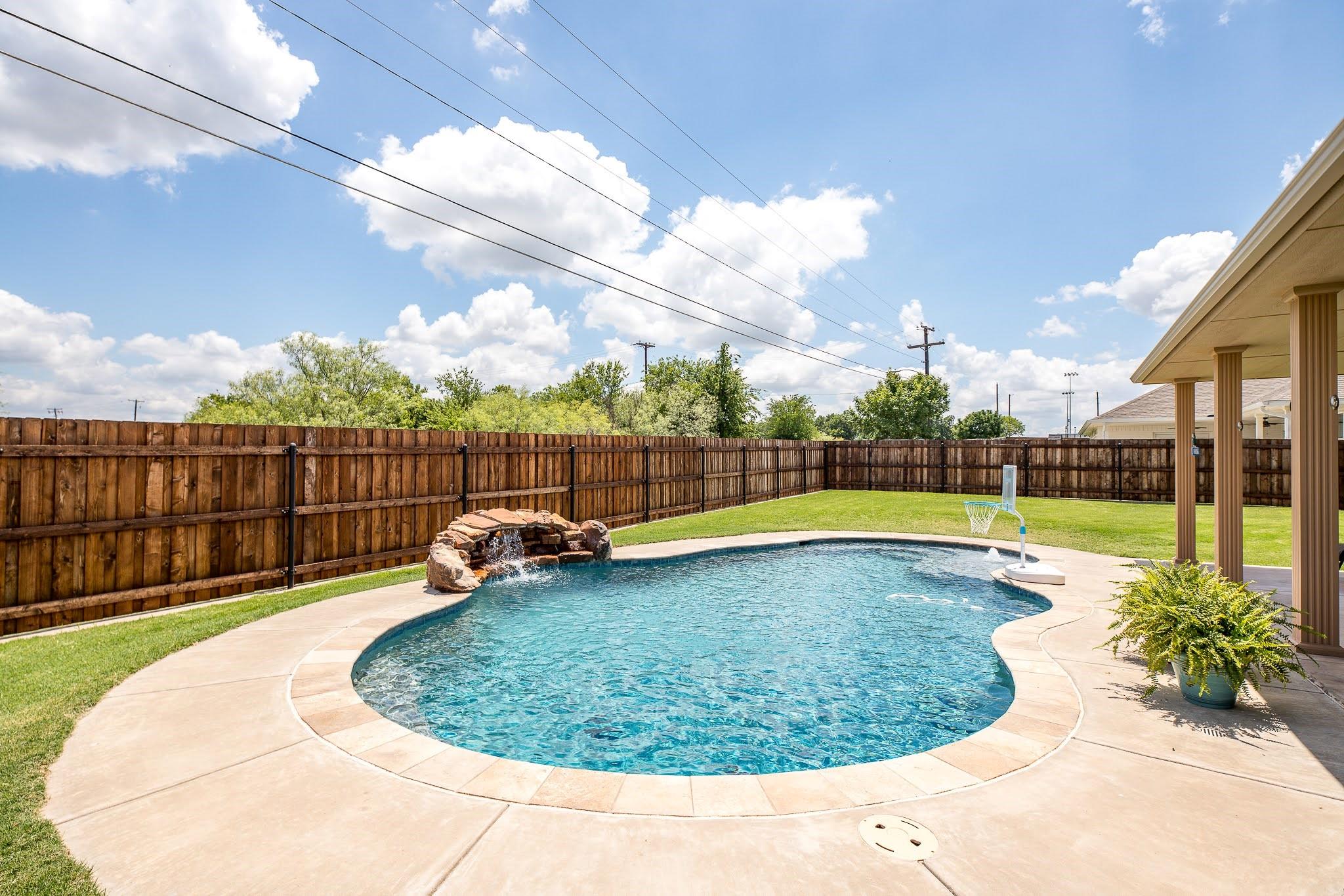 main property photo 9
