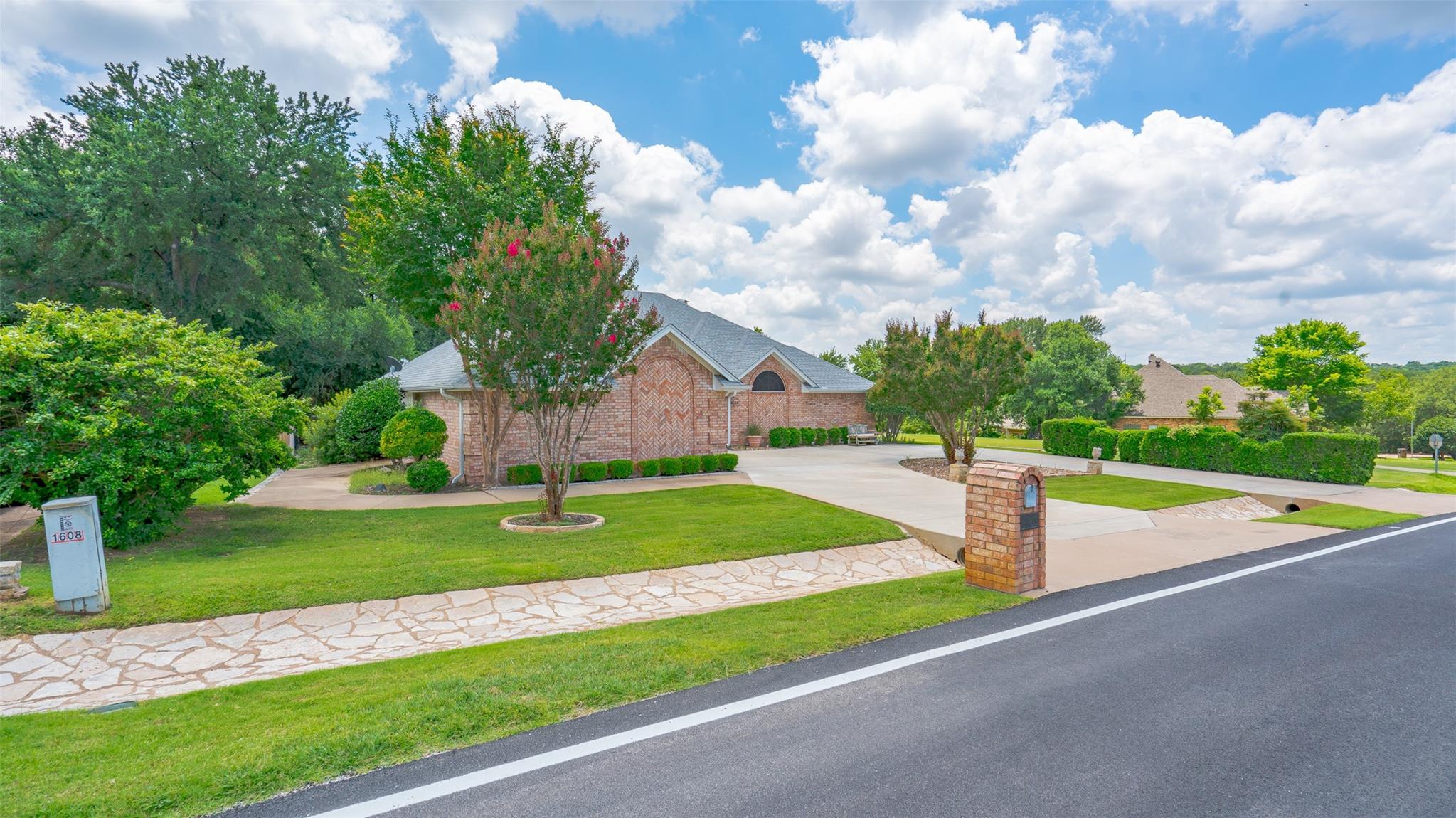main property photo 9