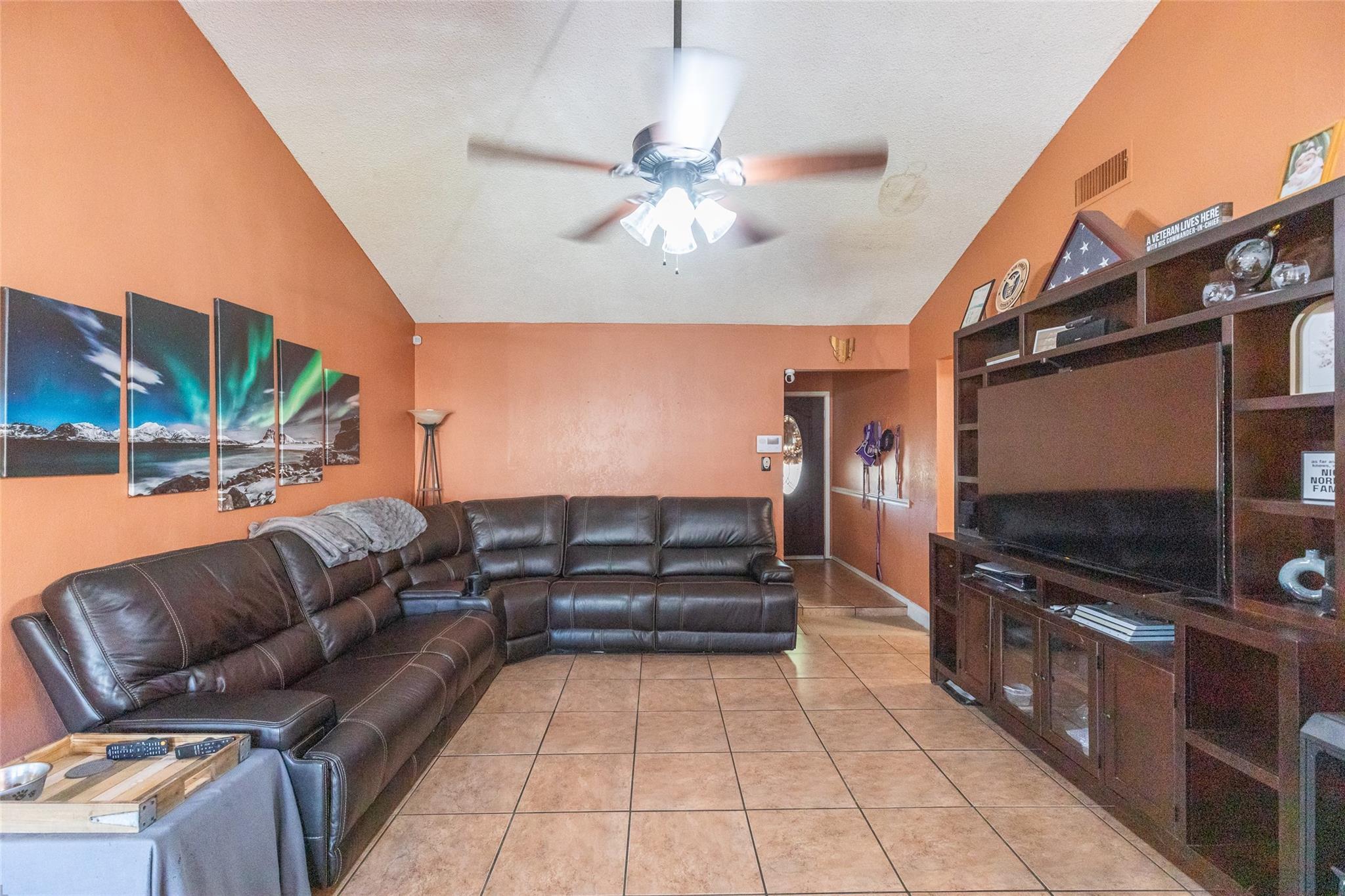 property viewer photo 4
